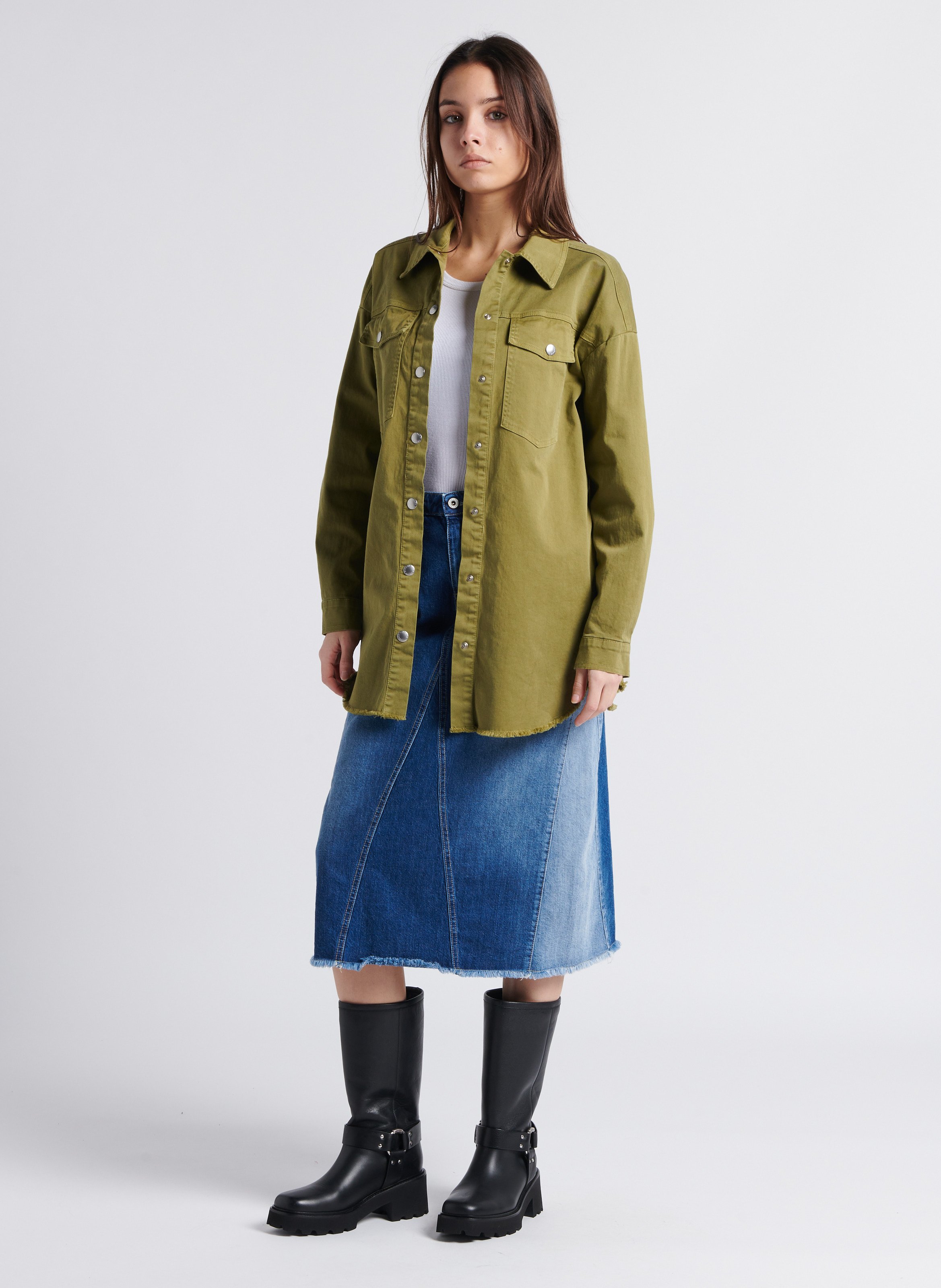 Lang jasje met klassieke kraag Kaki