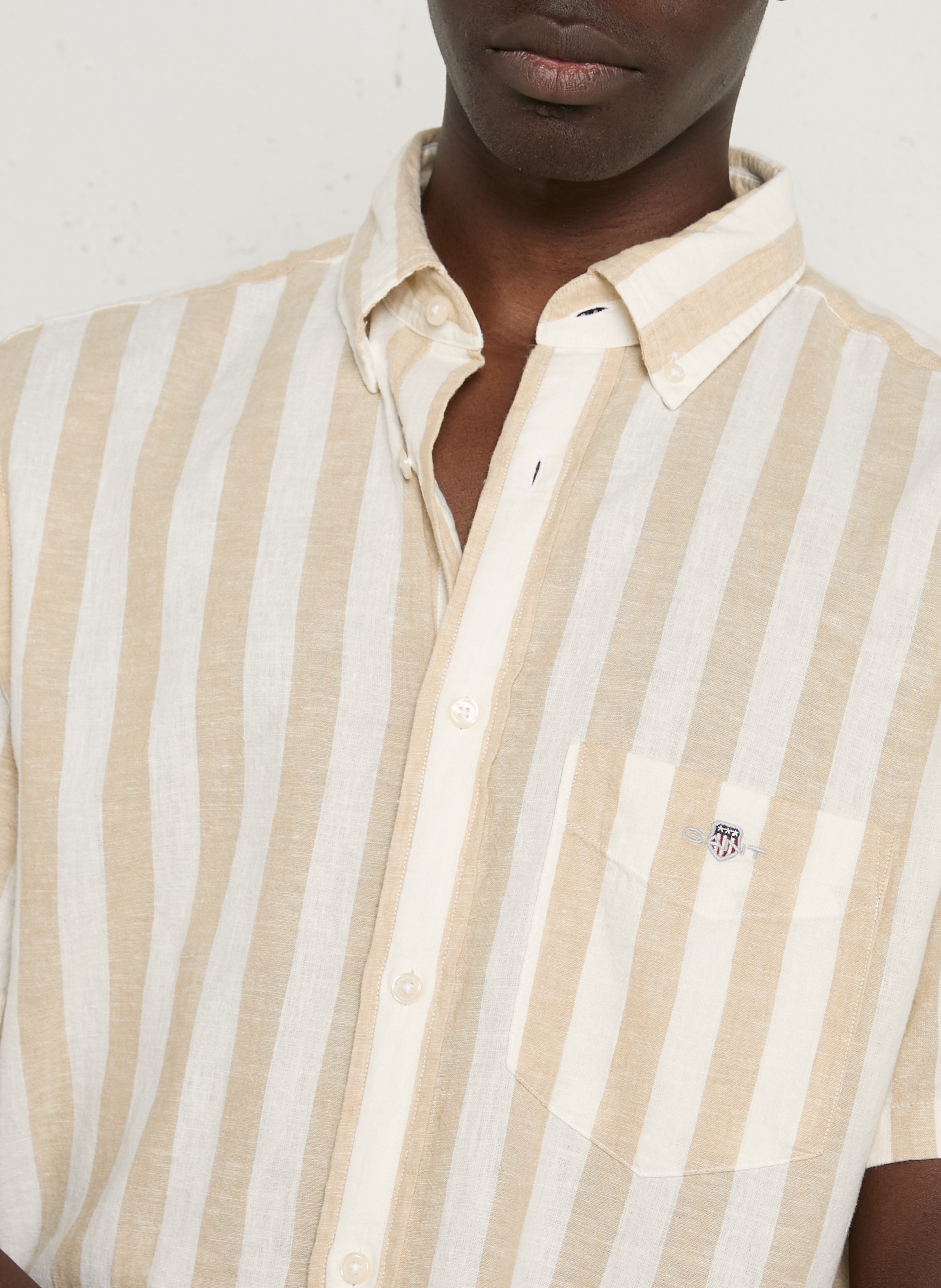 Chemise regular-fit col américain rayée en lin et coton GANT Beige