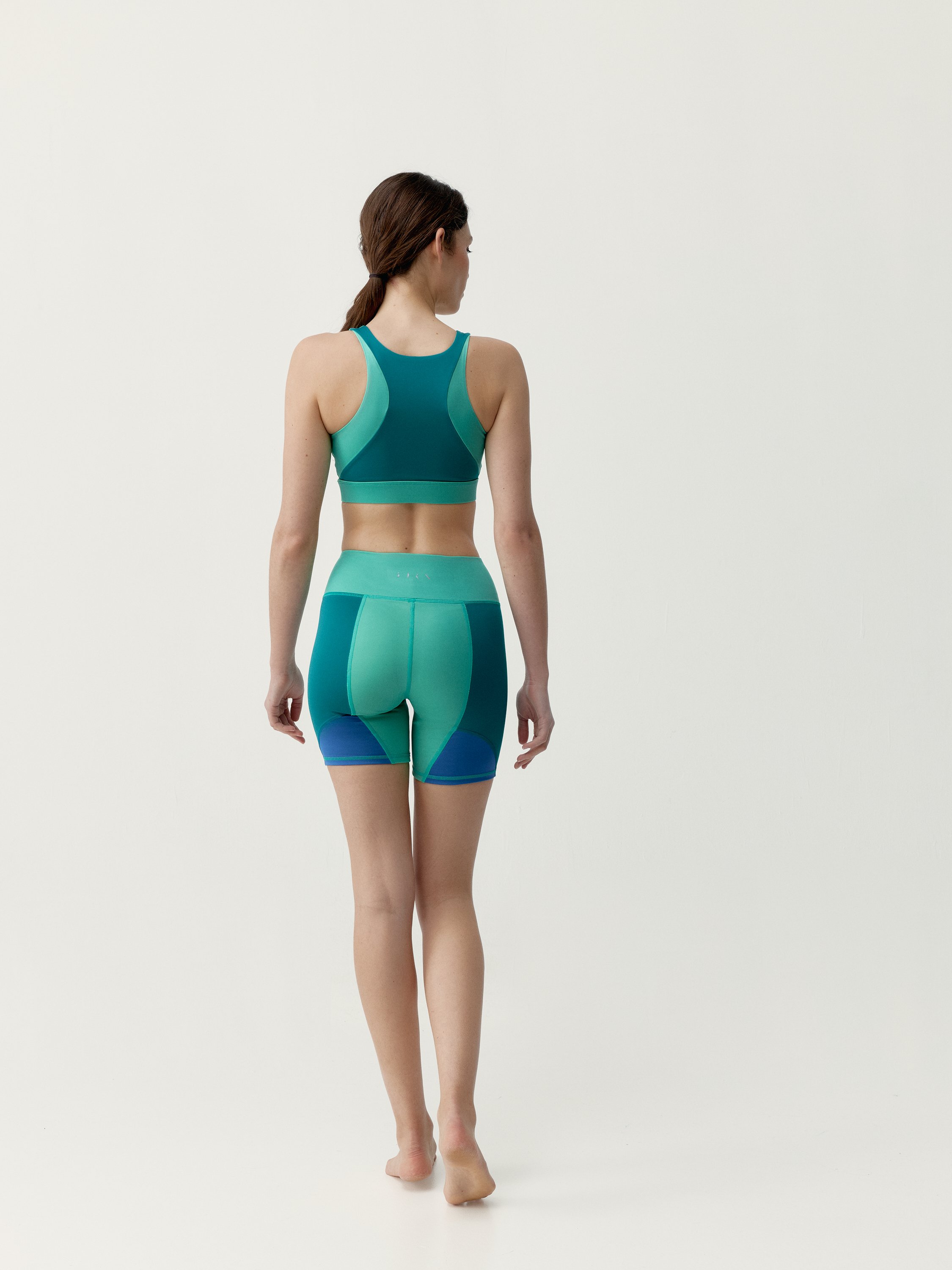 Short moulant de sport performance darana BORN Vert