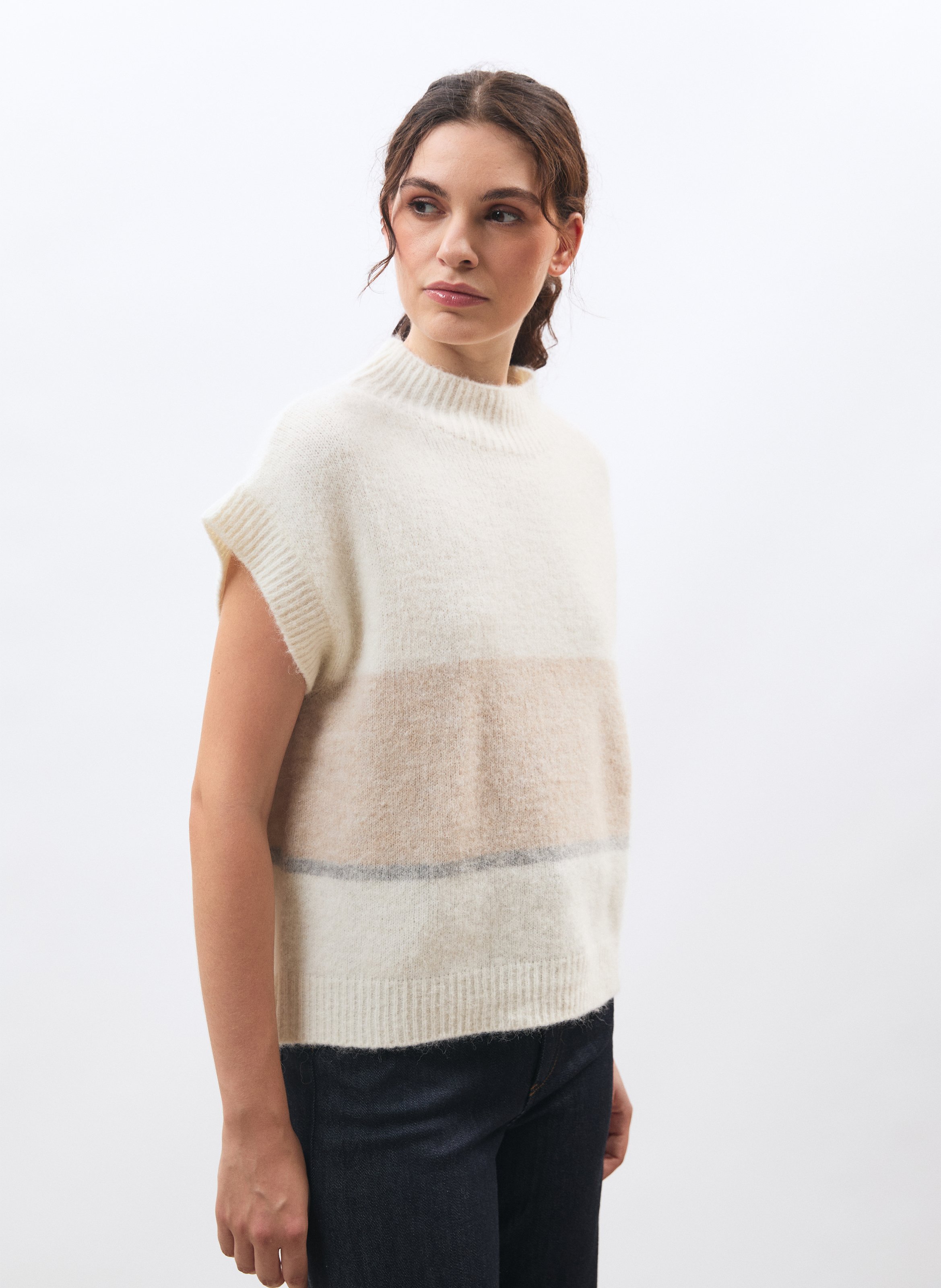 Sleeveless oversized sweater HUMILITY White