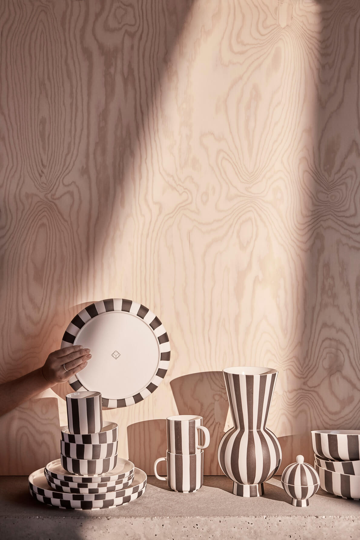 Stoneware plate OYOY LIVING DESIGN Black