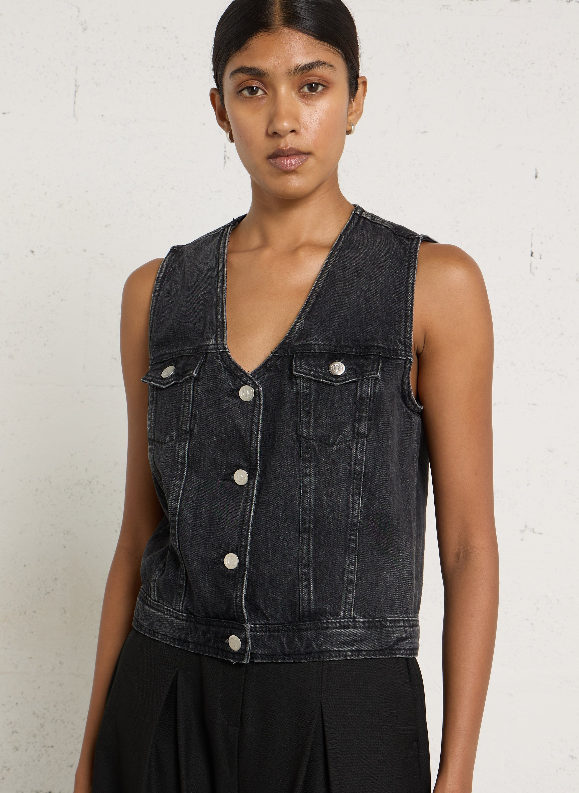 Gerade geschnittene ärmellose Jeansjacke aus Baumwolle LE TEMPS DES CERISES Schwarz