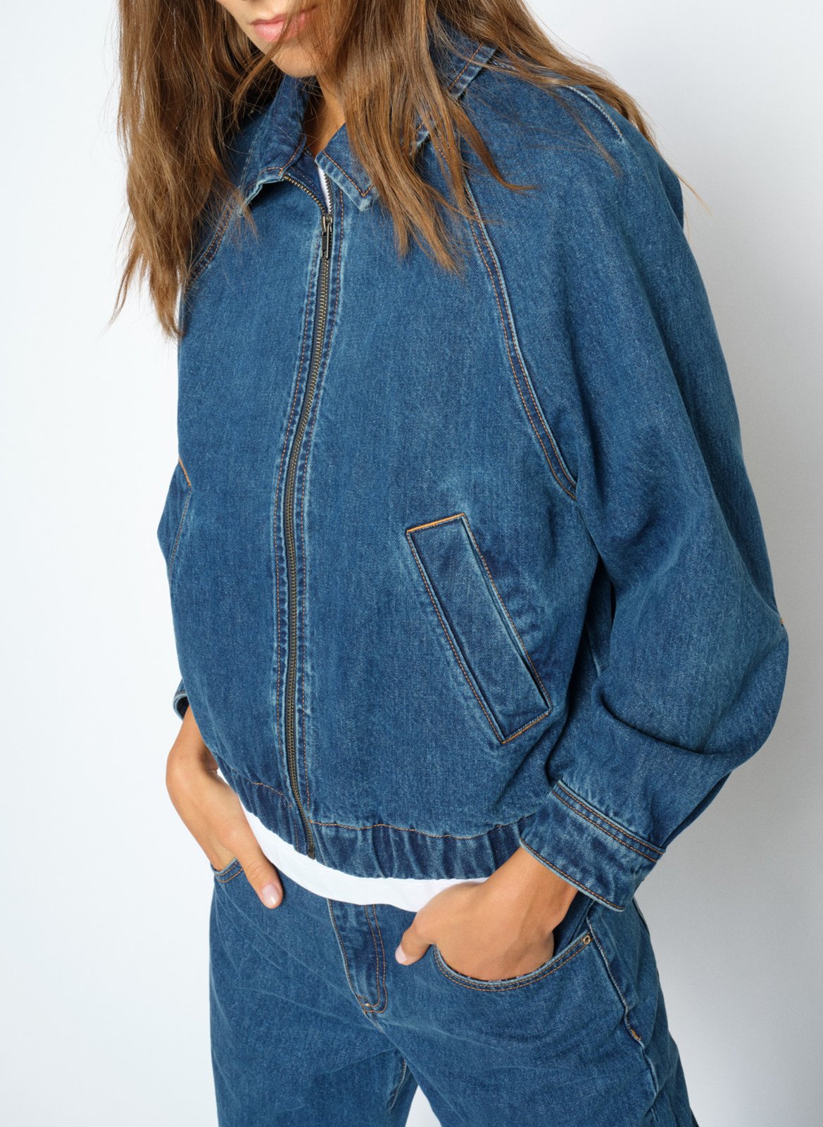 Gerade geschnittene Jacke mit klassischem Kragen aus Baumwoll-Denim. MOS MOSH Blau