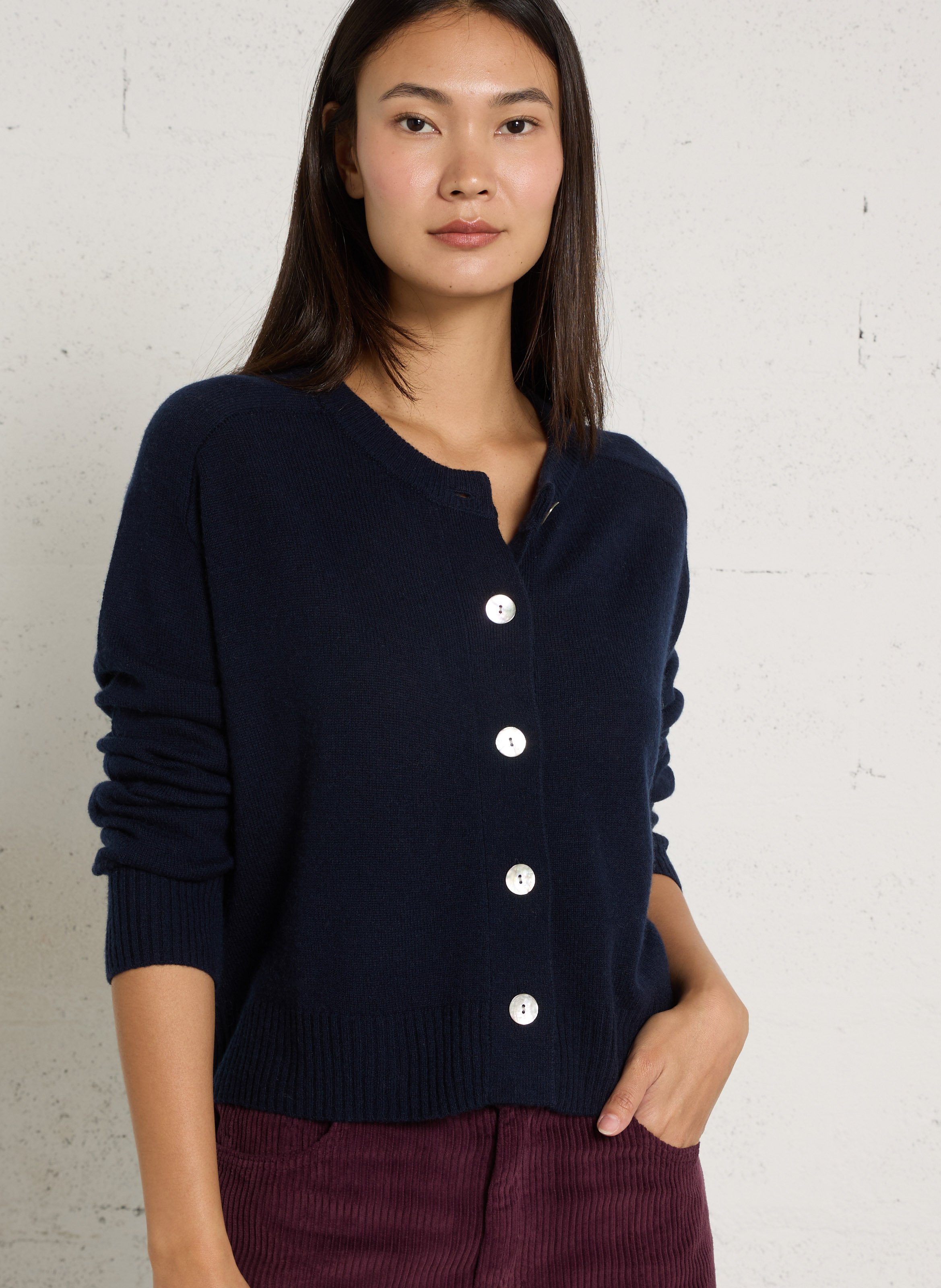 Strickjacke aus Wolle und Kaschmir mit Rundhalsausschnitt BELLA JONES Blau