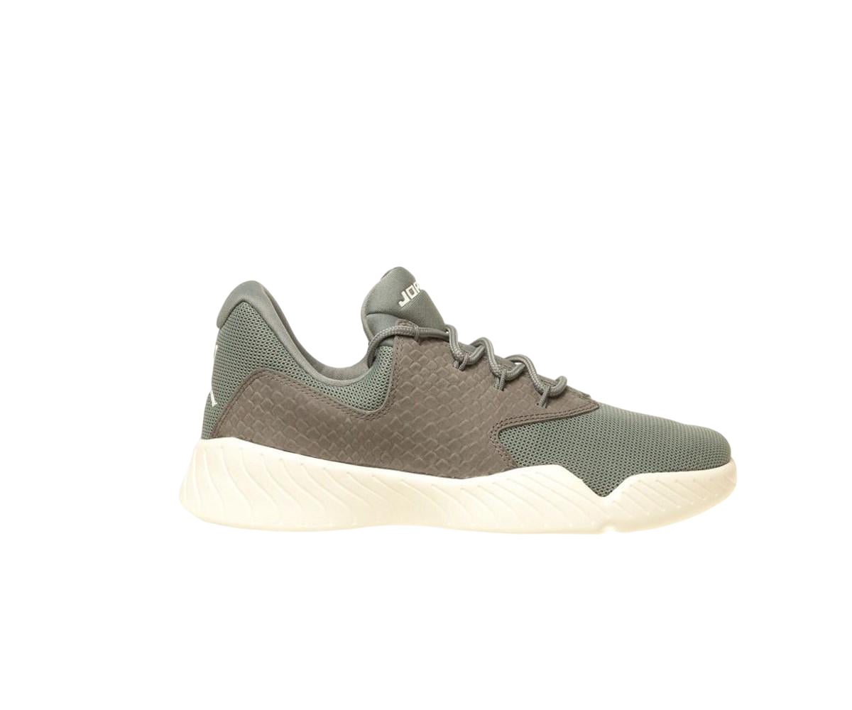 Low-top trainers NIKE Green