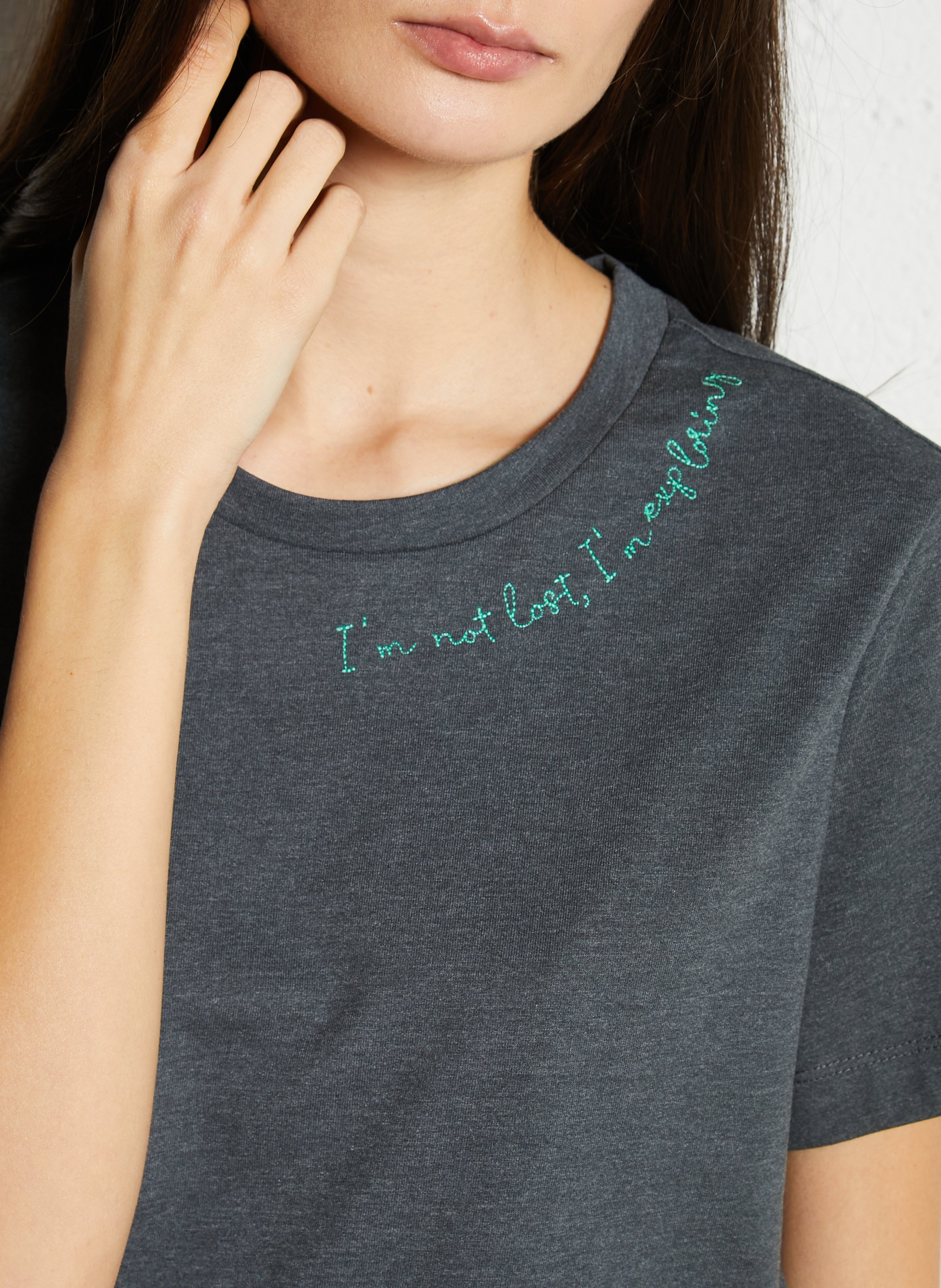 Tee-shirt droit col rond à détails brodés VILA Gris