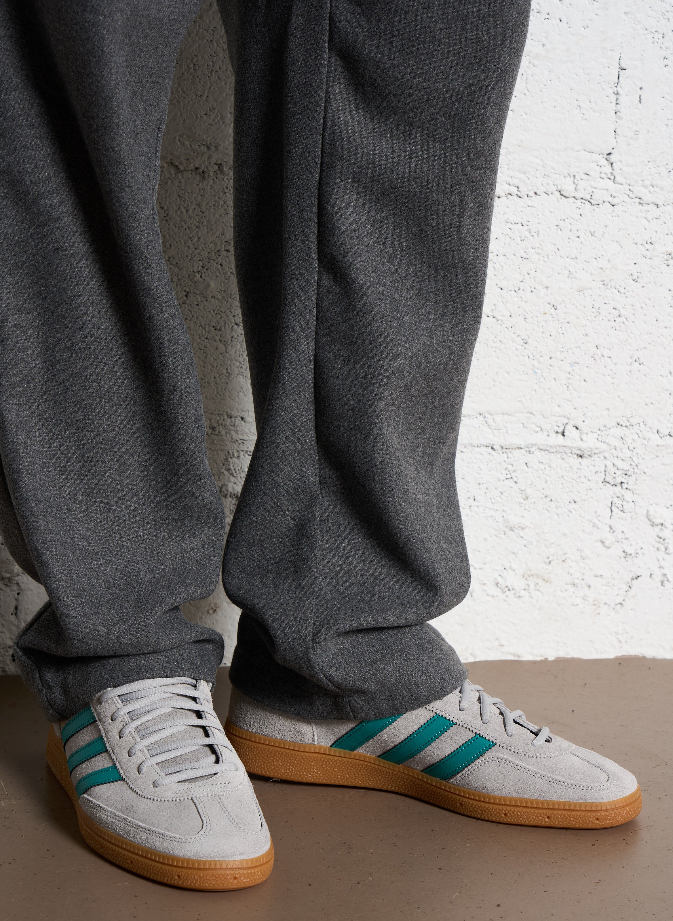 Baskets basses en cuir ADIDAS Gris