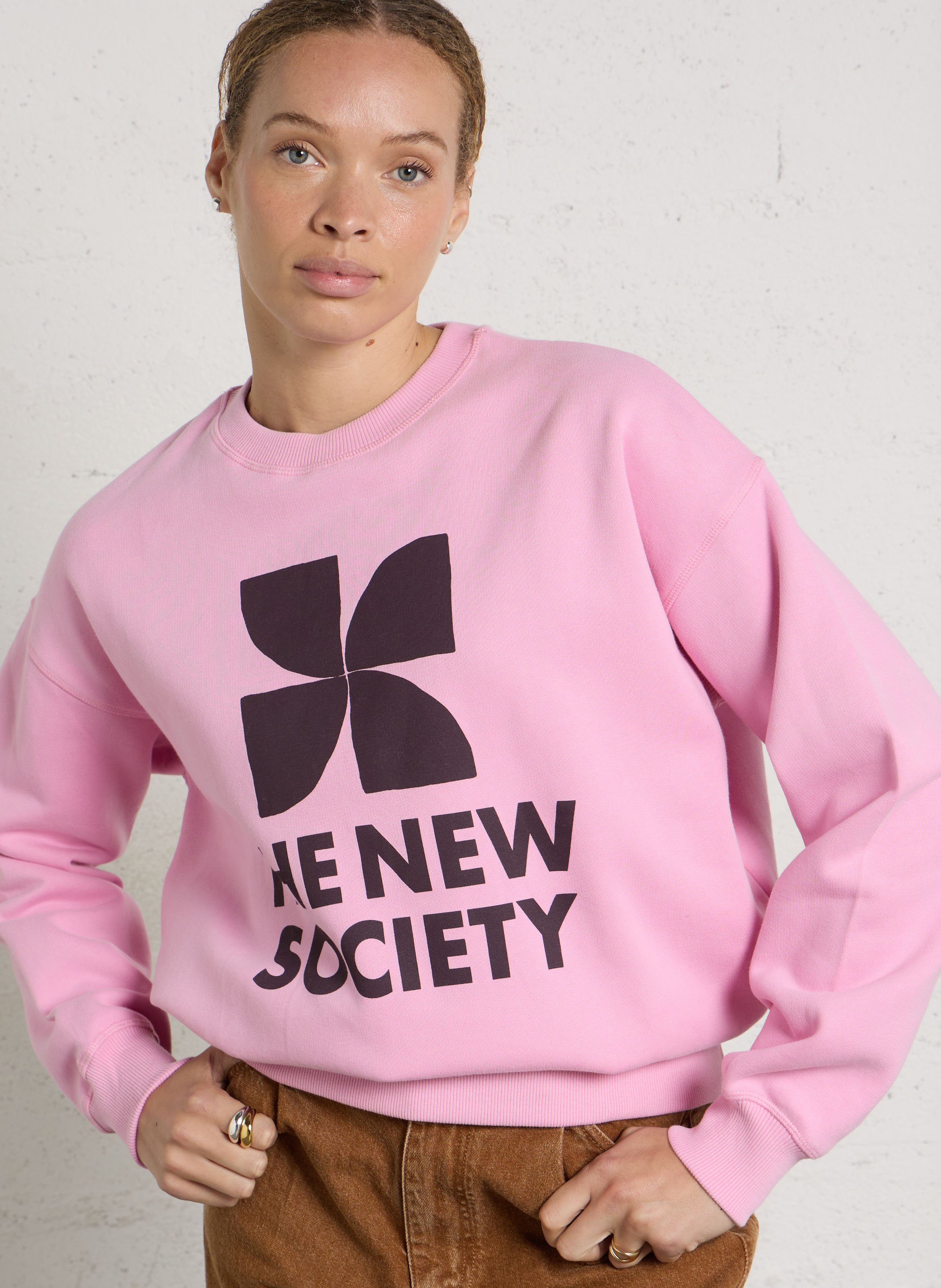 Weites Baumwoll-Sweatshirt mit Siebdruck THE NEW SOCIETY Violett