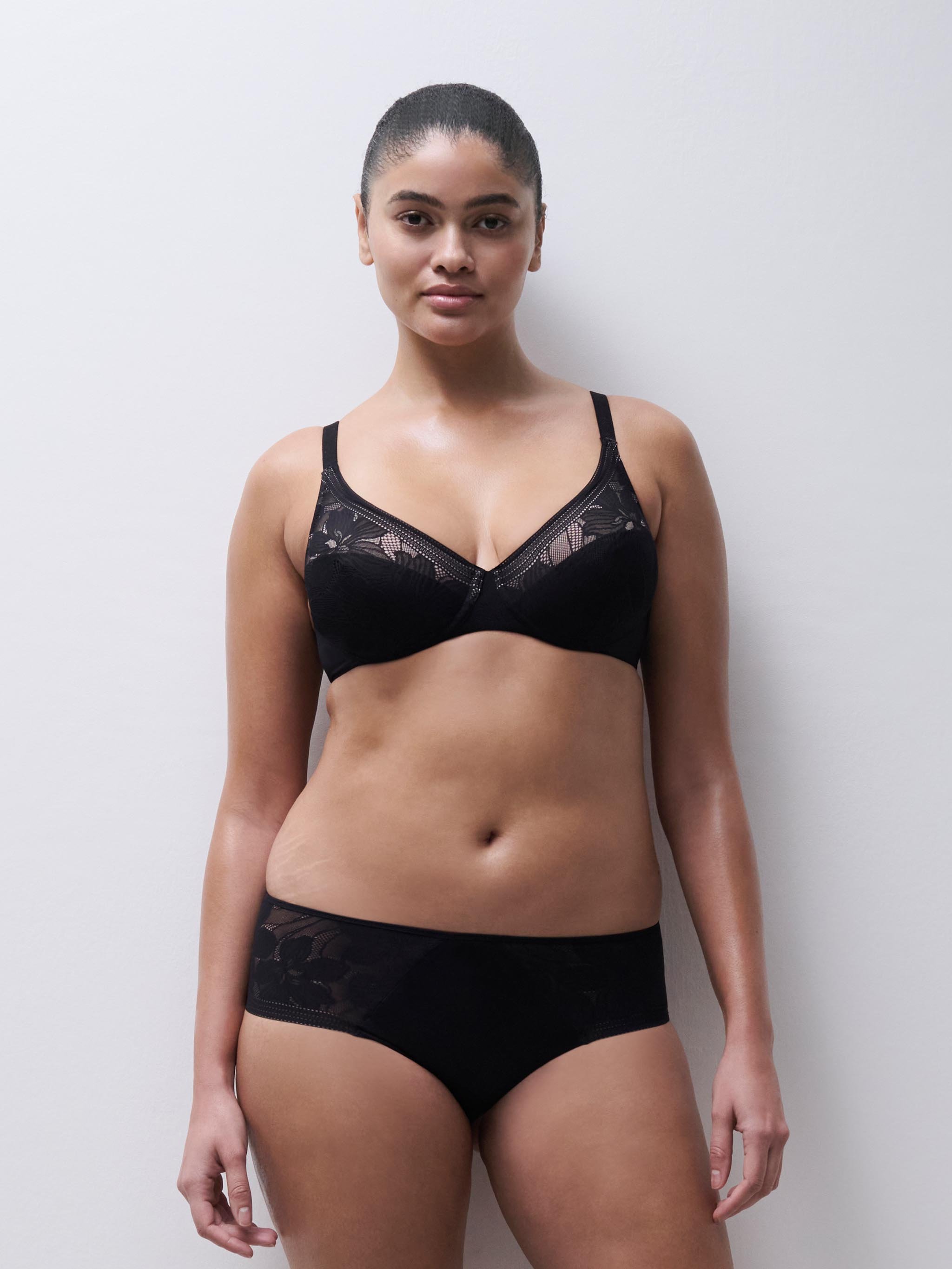 Moulded full-cup bra | Black CHANTELLE Women