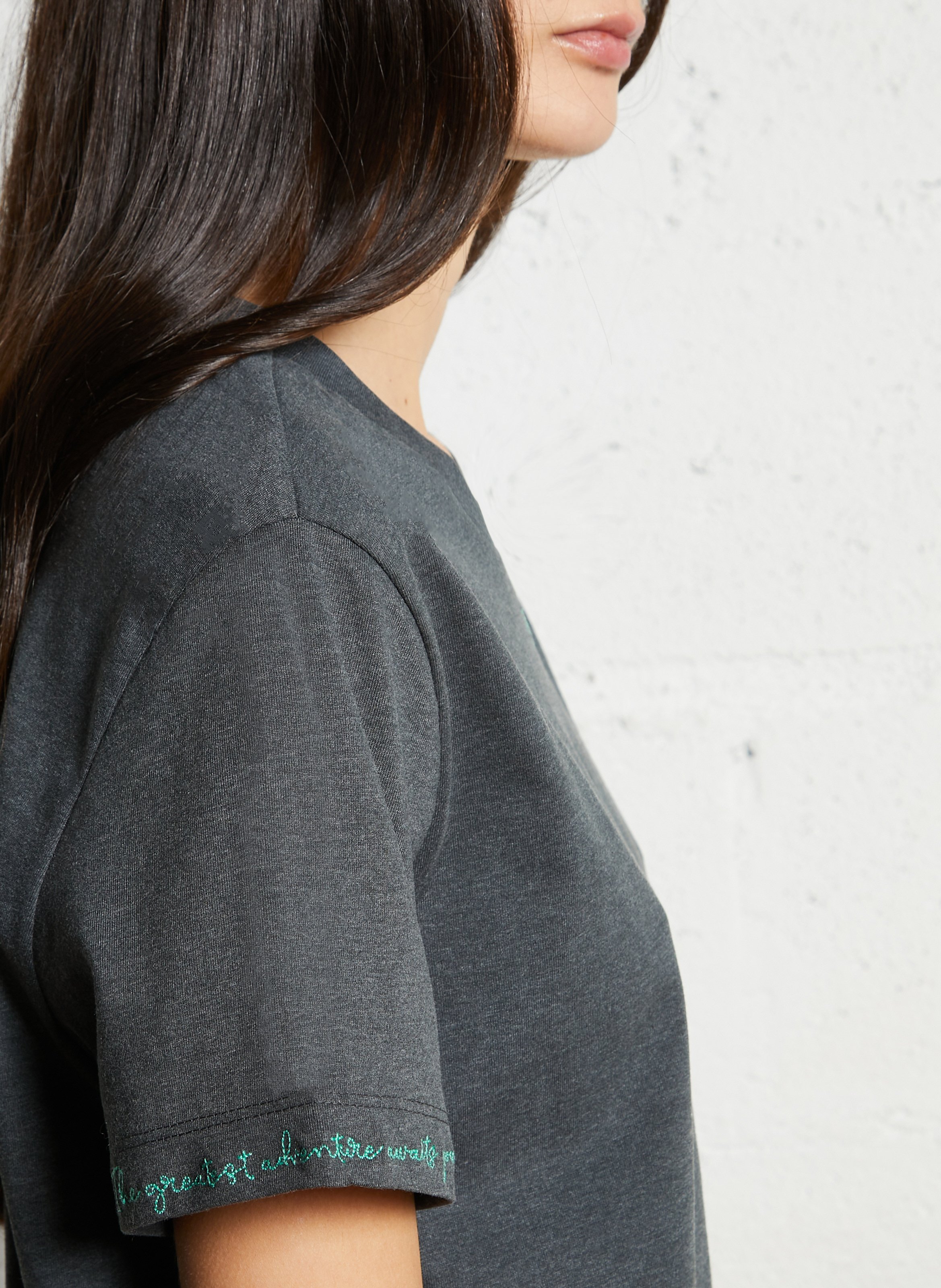 Tee-shirt droit col rond à détails brodés VILA Gris