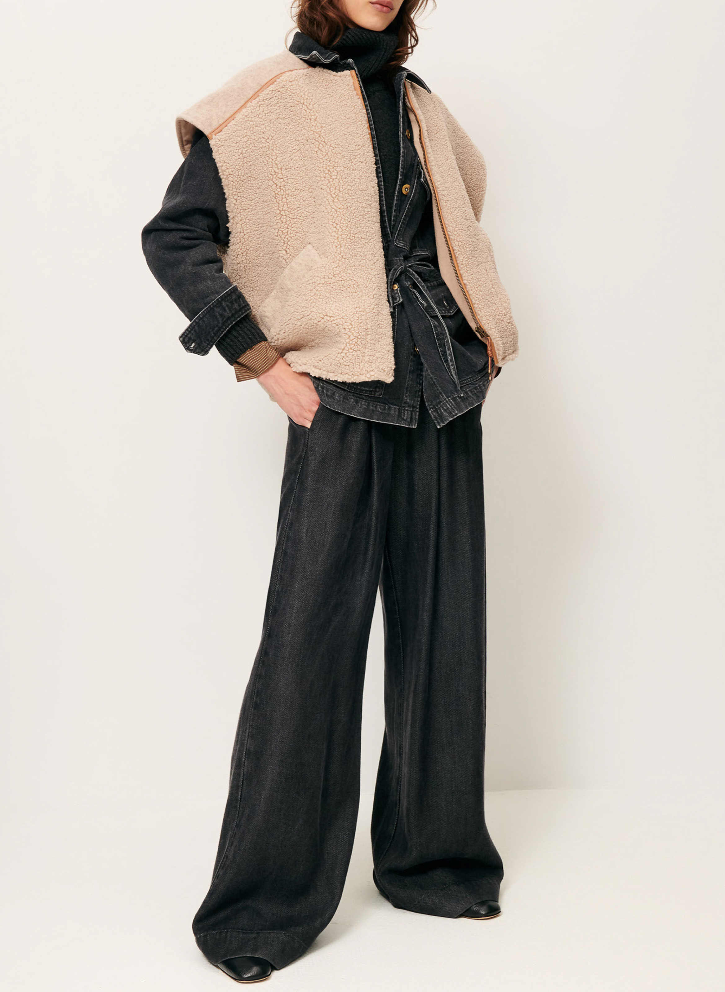 Veste sans manches zippée en fourrure bouclée SESSUN Beige