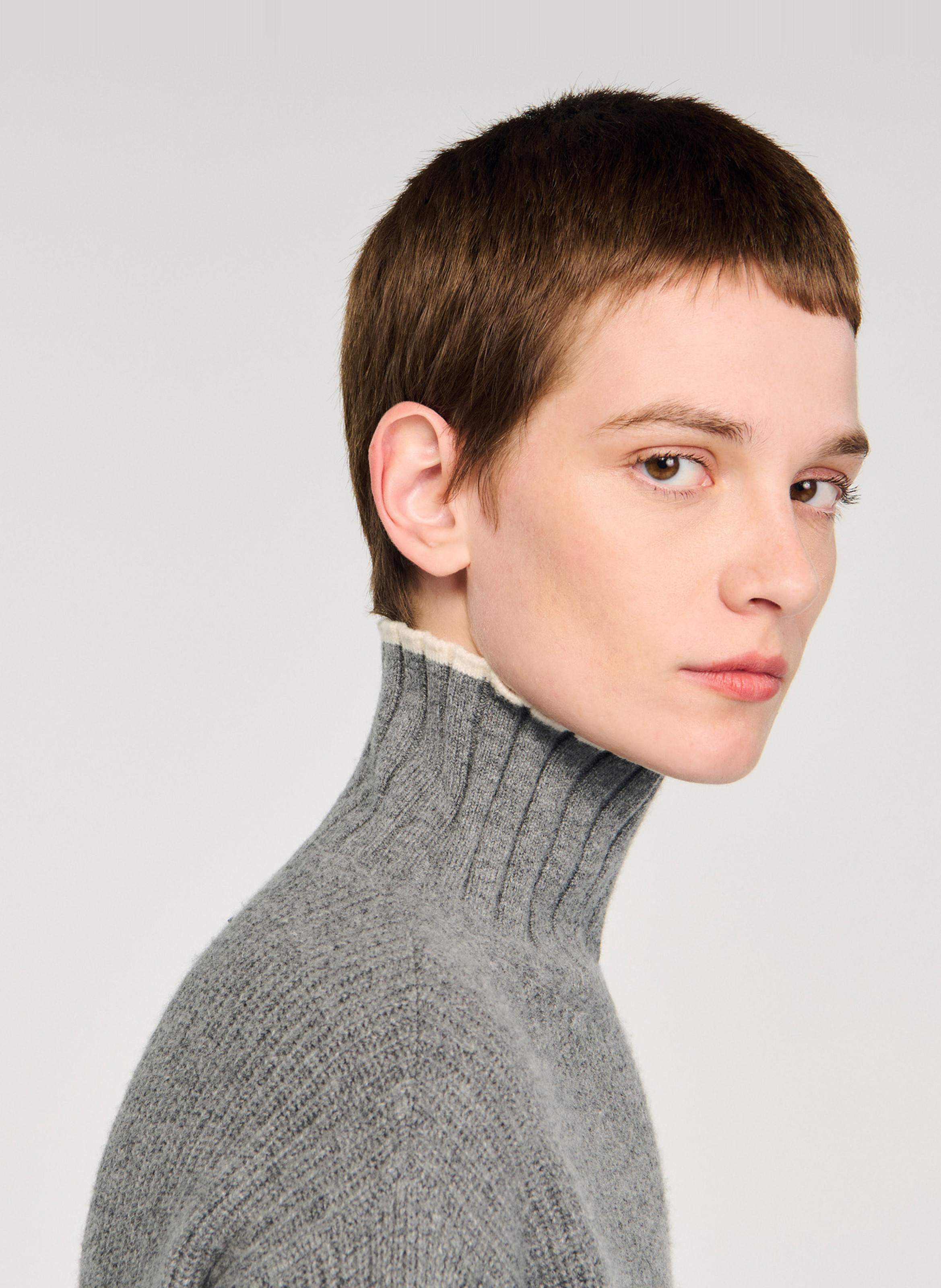 Coltrui van wolmix SANDRO Grijs