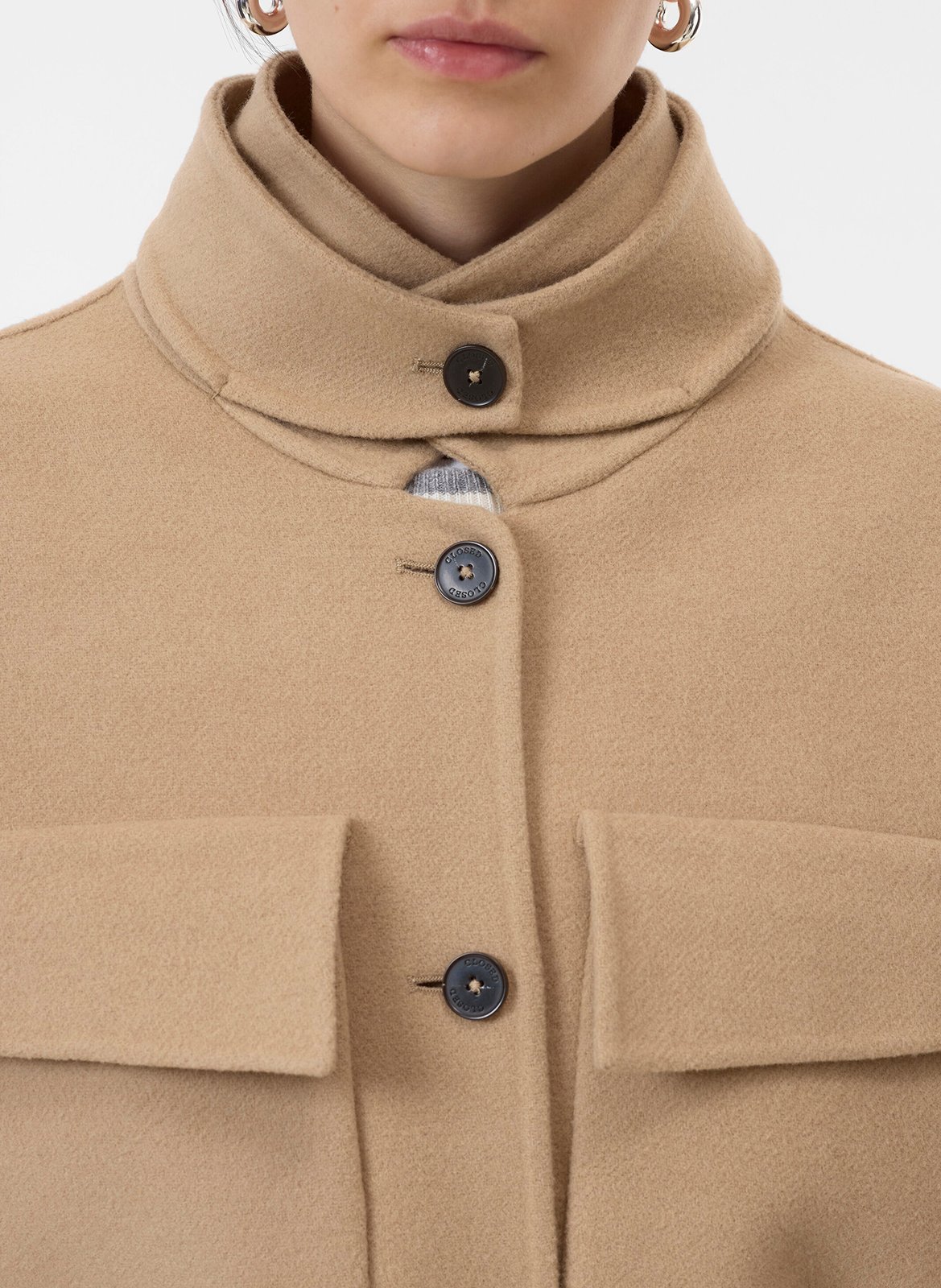 Manteau col montant boutonné en laine mélangée CLOSED Beige