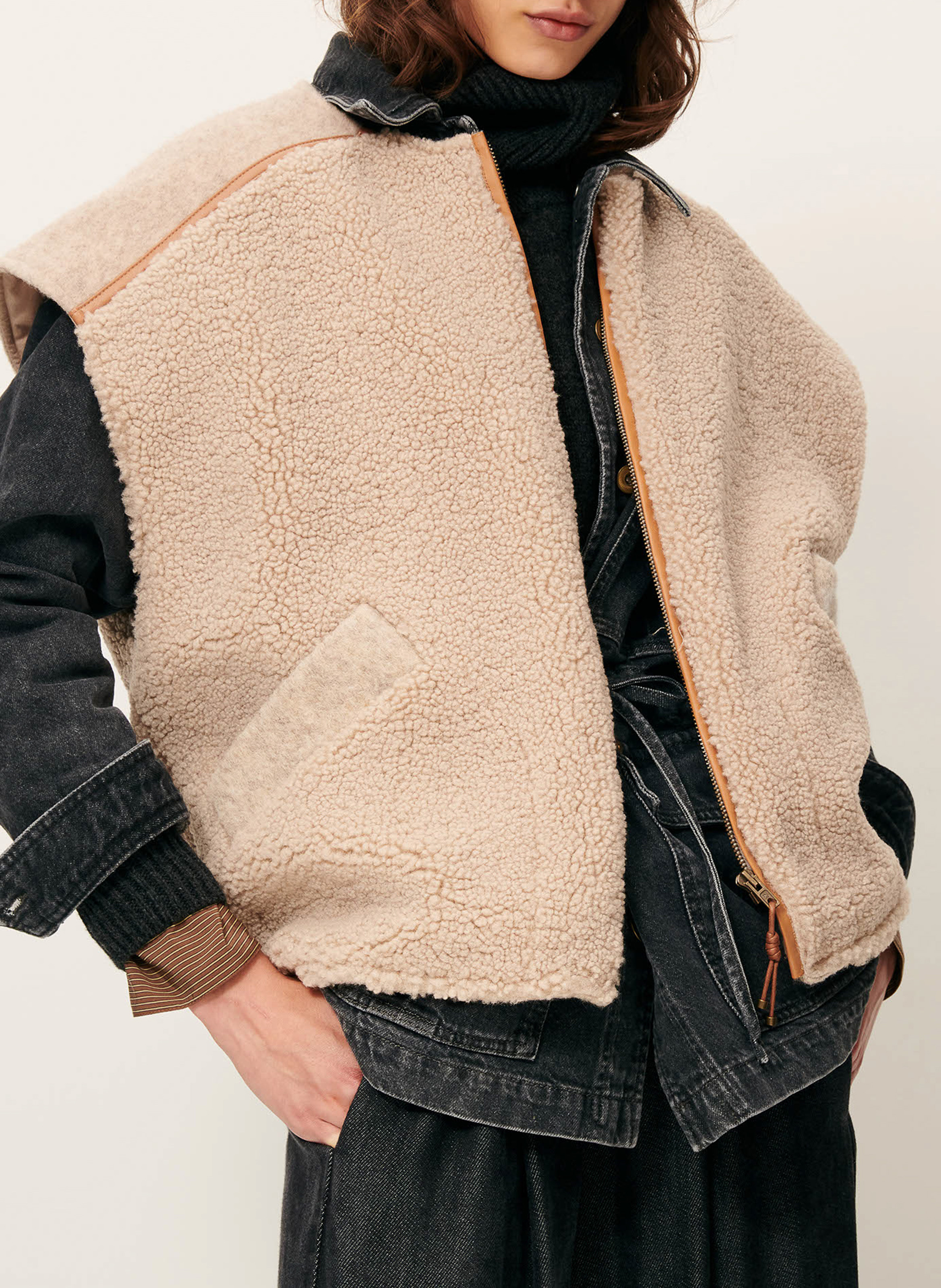 Veste sans manches zippée en fourrure bouclée SESSUN Beige