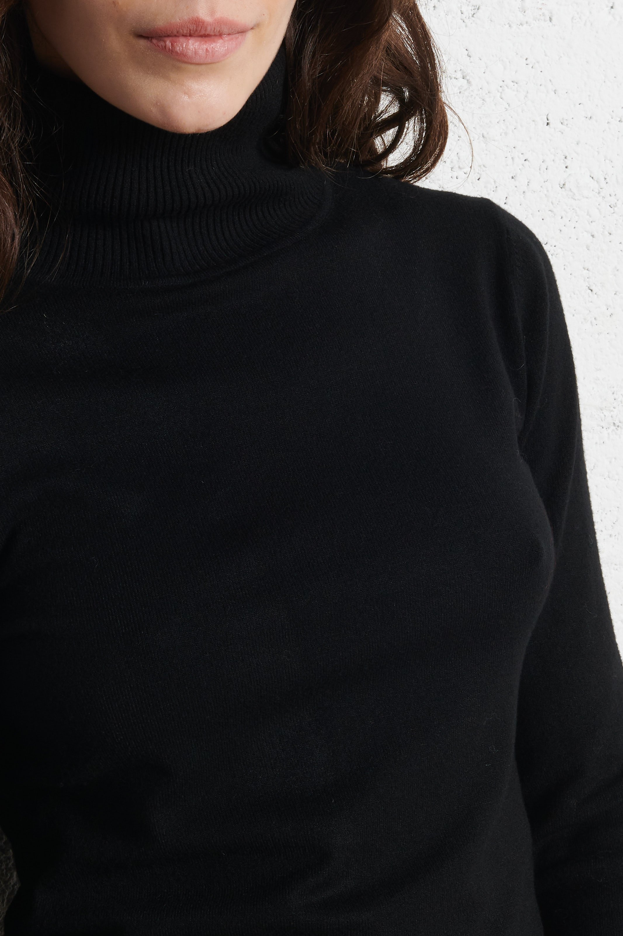 Pull moulant col roulé  Noir