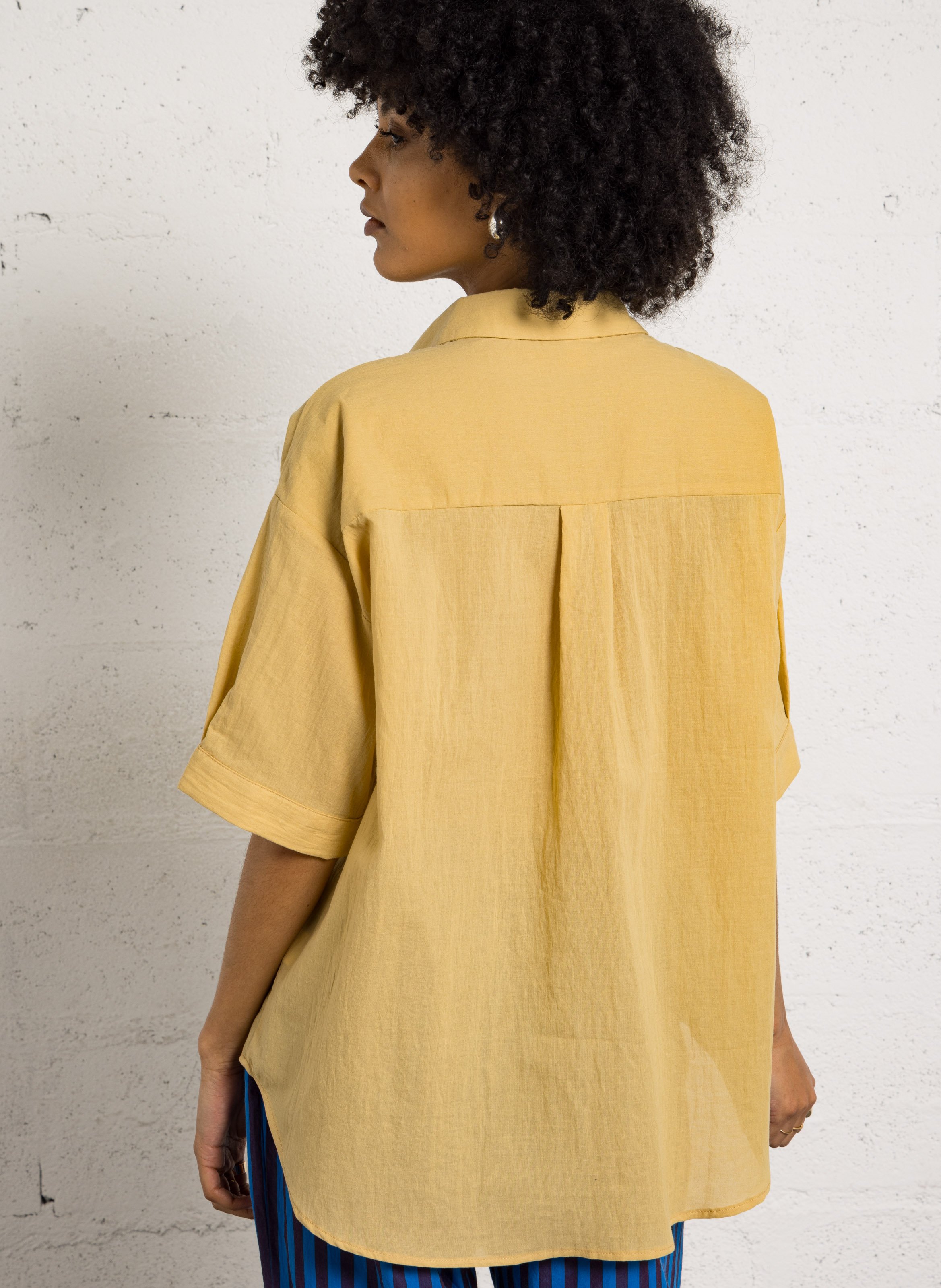 Oversize-Top mit klassischem Kragen aus Baumwollmischung SEE U SOON Gelb