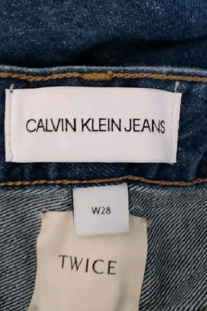 - Straight-leg jeans
- 5 pockets
- Straight cut
- Faded effect CALVIN KLEIN - Seconde Main Blue