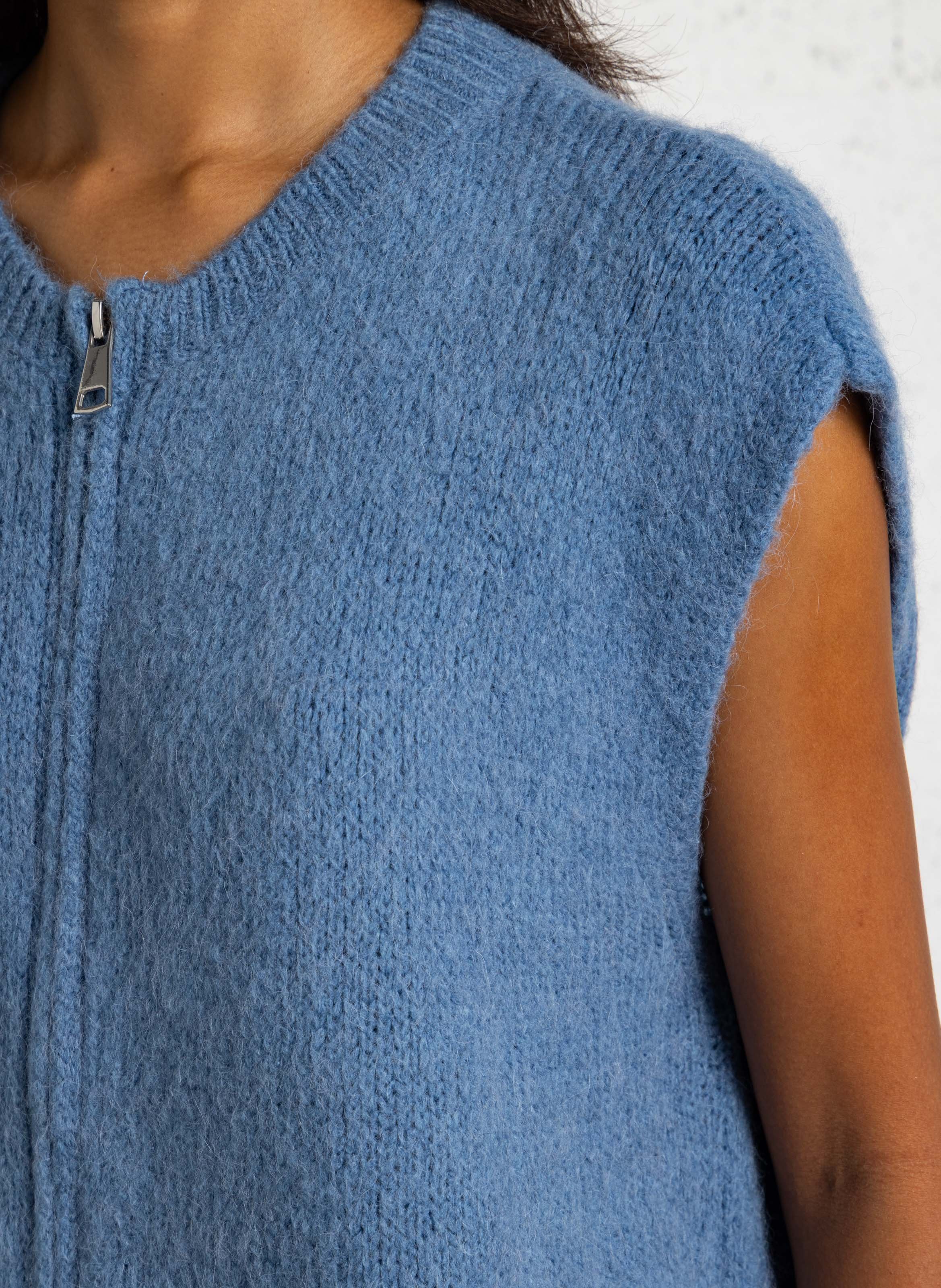 Plain zip-up sleeveless cardigan PLEASE Blue