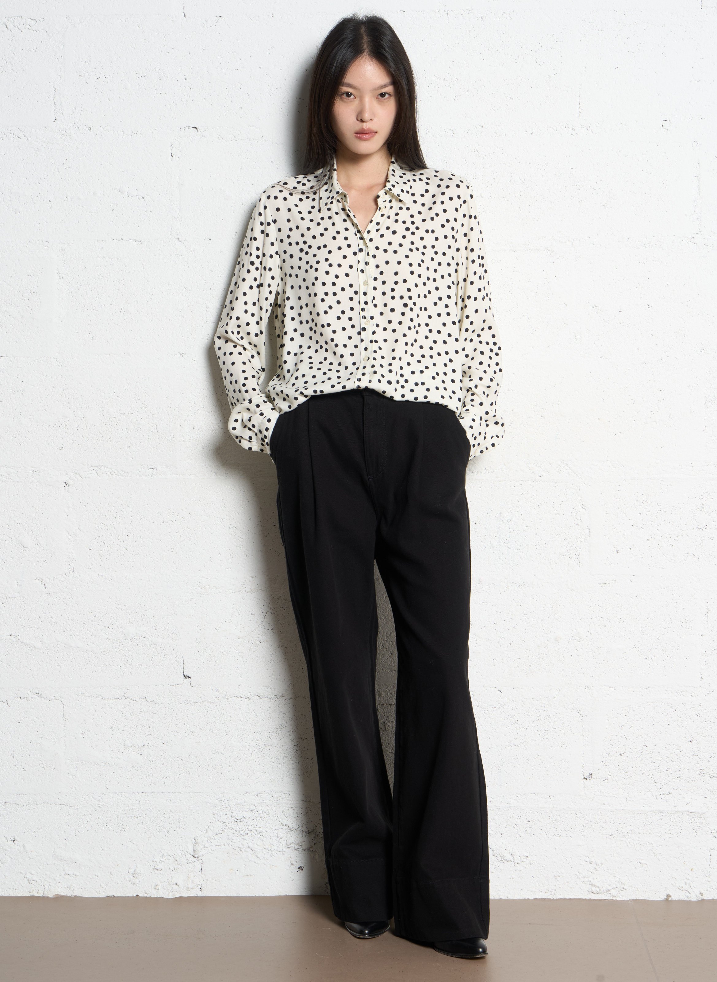 Gerade geschnittene Tupfenbluse mit klassischem Kragen IKKS Weiss