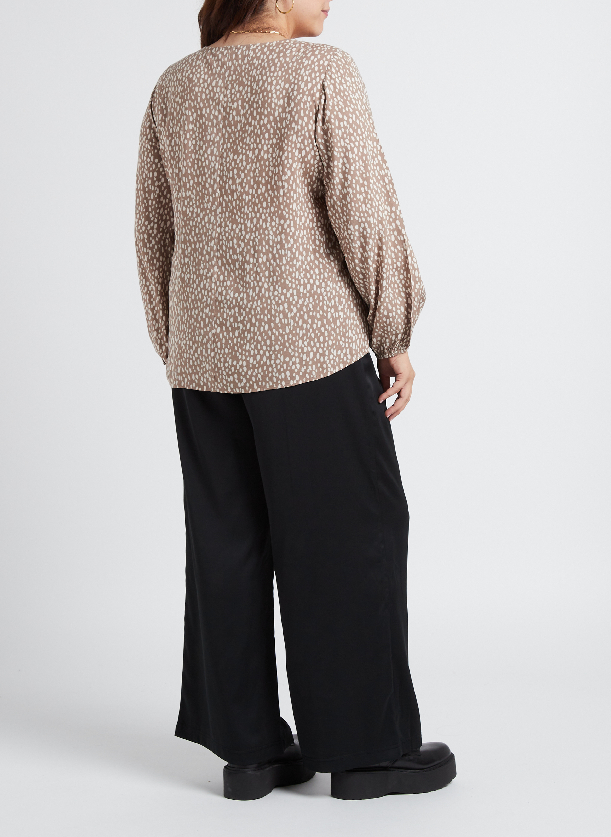 Gerade geschnittene Samthose mit hohem Bund EVOKED Schwarz