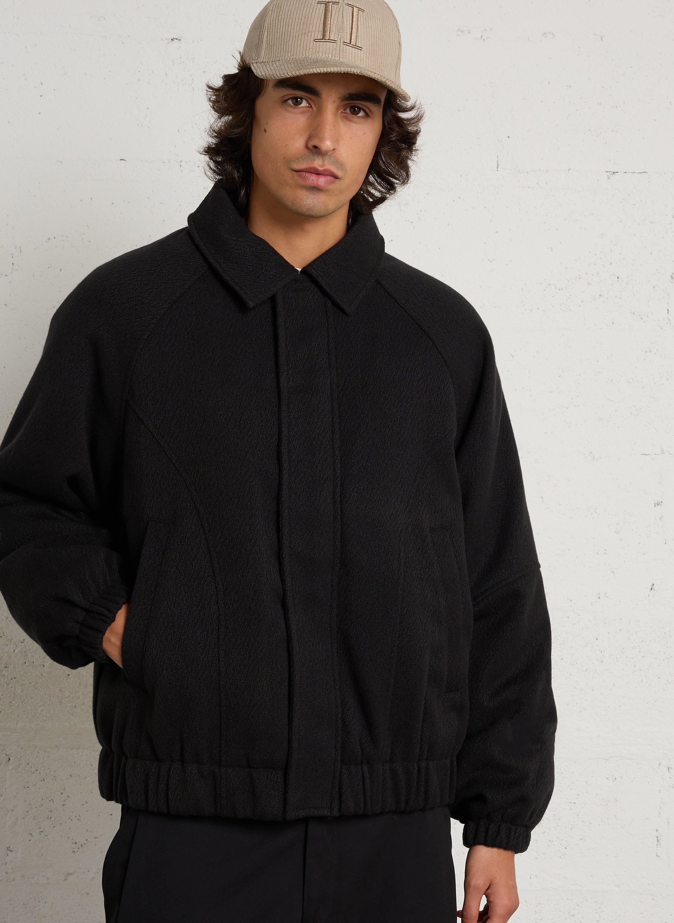 Gerade geschnittene Jacke mit Reverskragen SOLID Schwarz