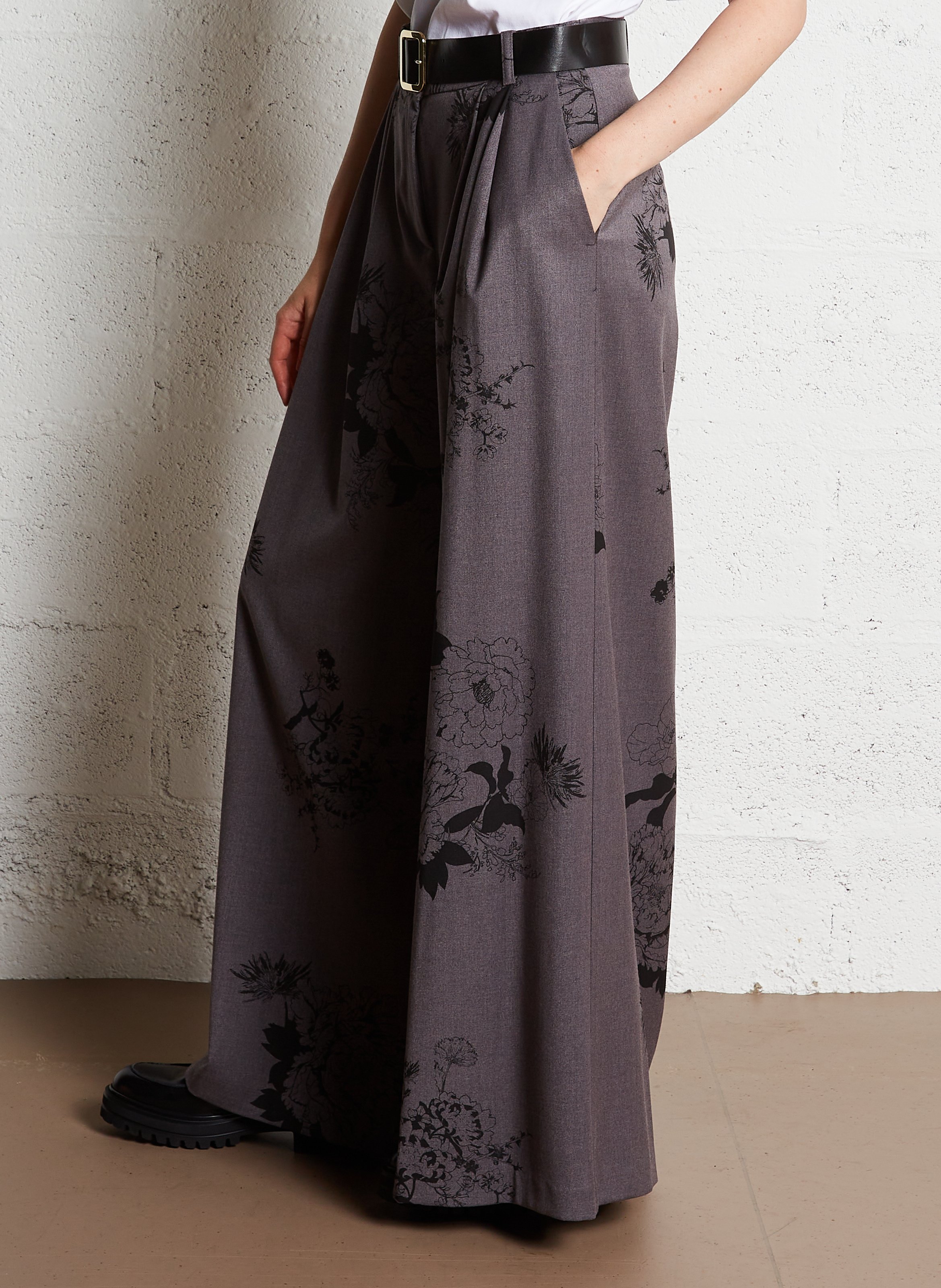 Wijde broek met print en ceintuur Grijs