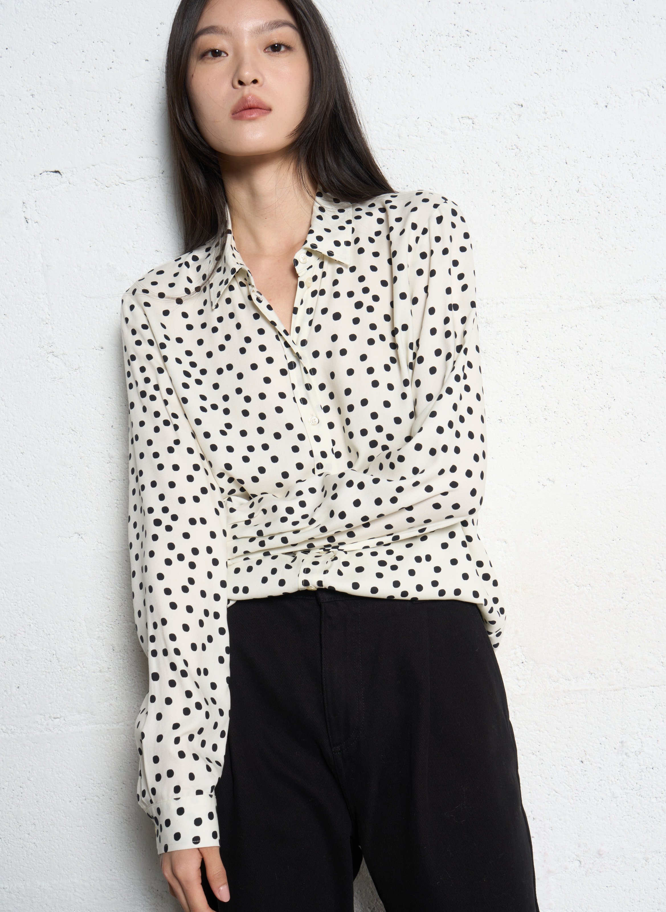 Gerade geschnittene Tupfenbluse mit klassischem Kragen IKKS Weiss