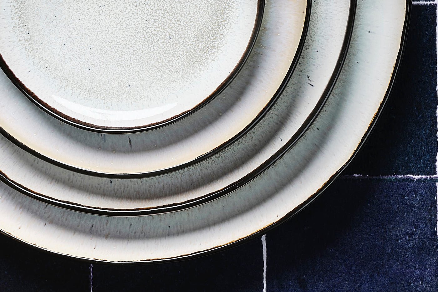 Service the essentials iris - 18 pieces - ivory white BJORN White