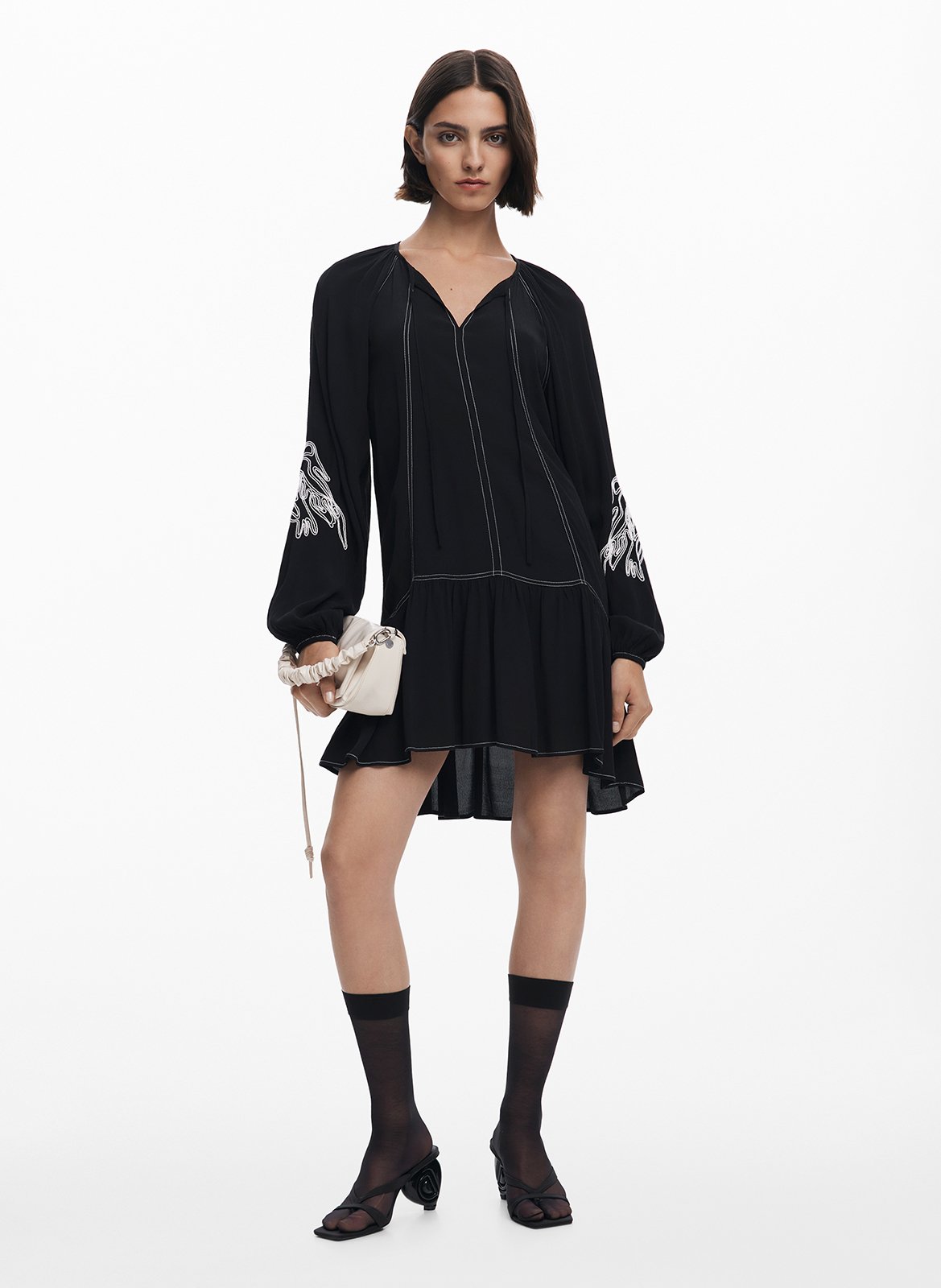 Abito corto ricamato con scollo a V DESIGUAL Nero