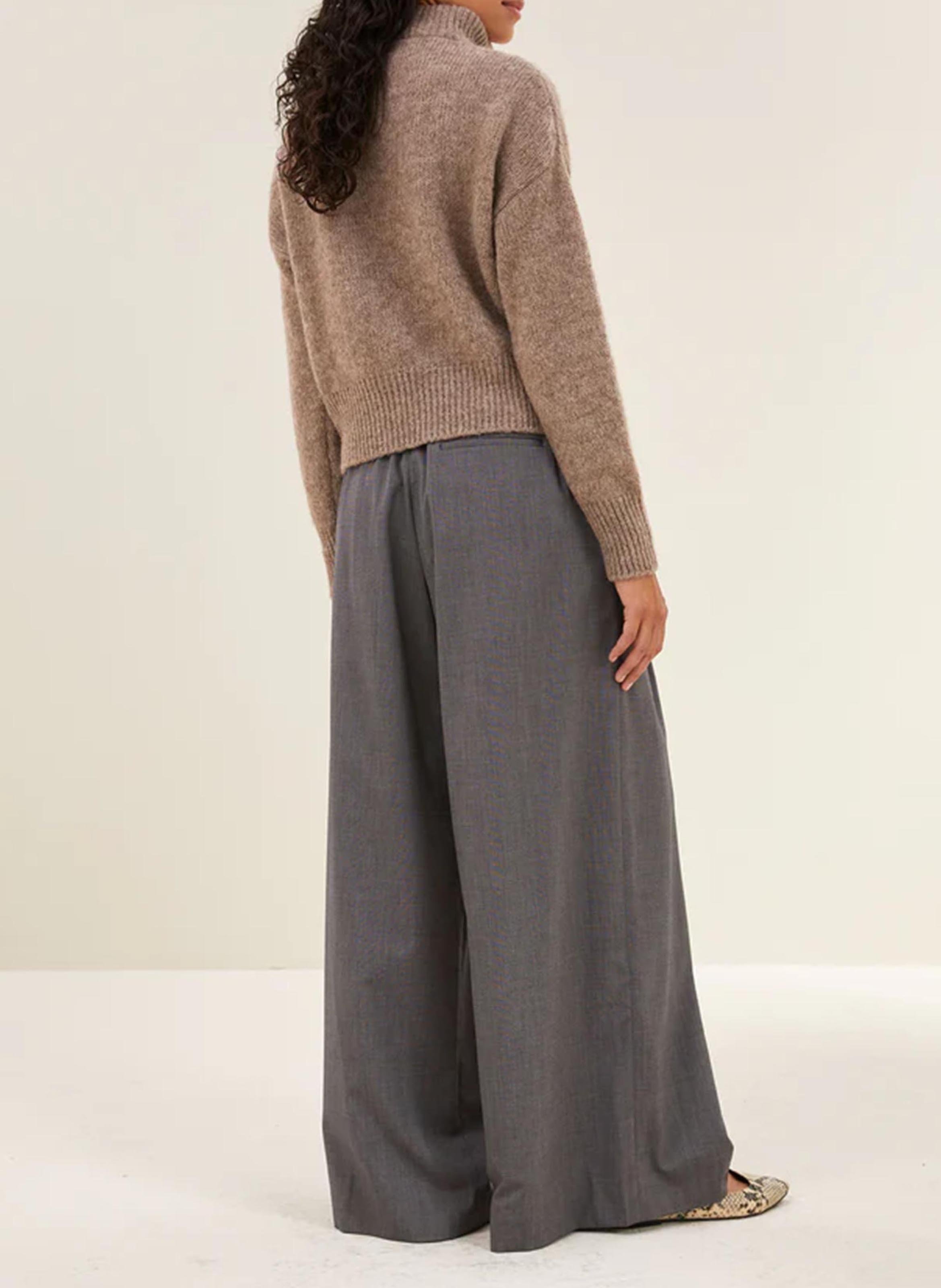 Rechte trui met opstaande kraag BY BAR Beige