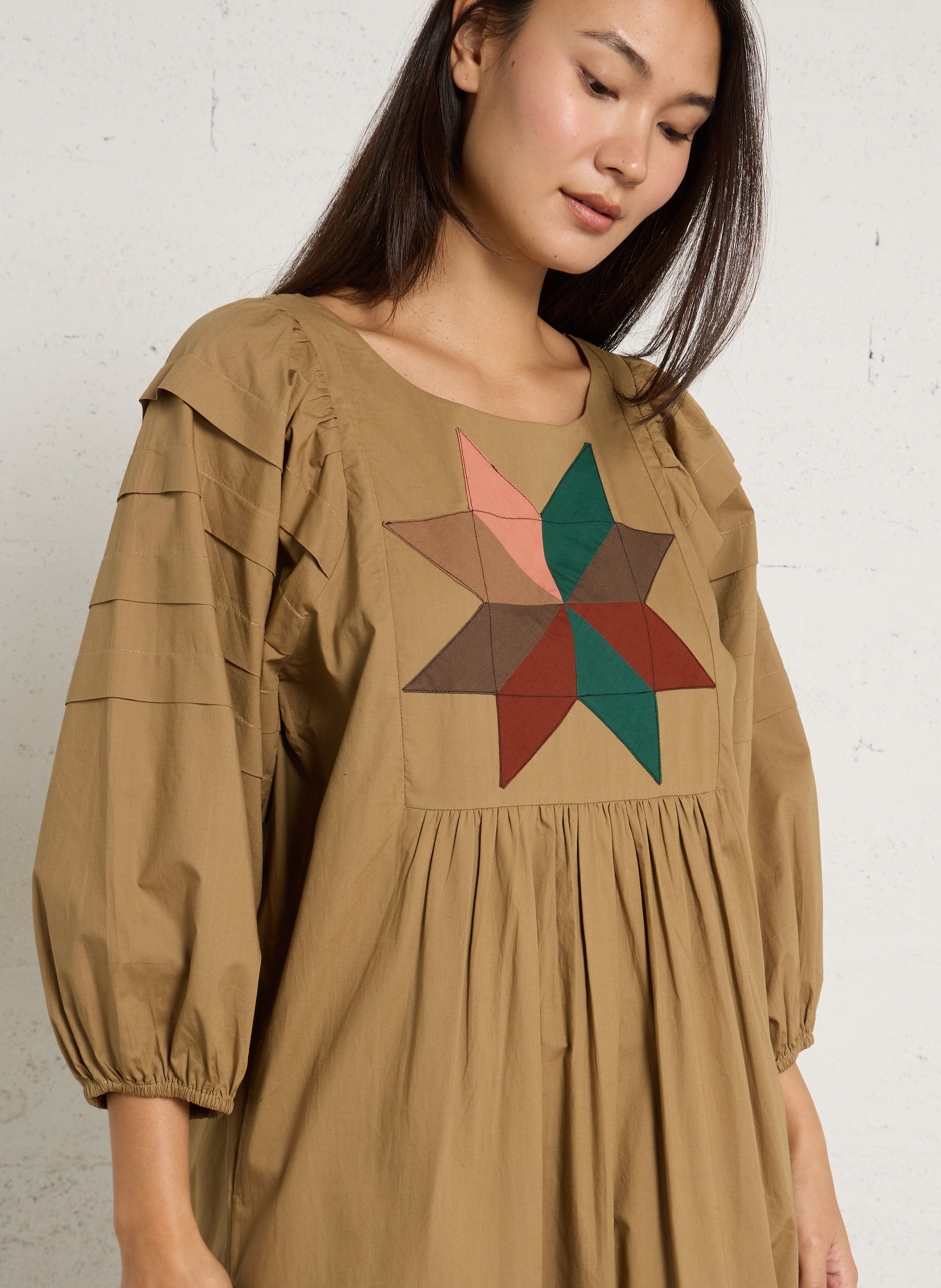 Midi-Kleid mit Puffärmeln aus Baumwolle LEON & HARPER Beige
