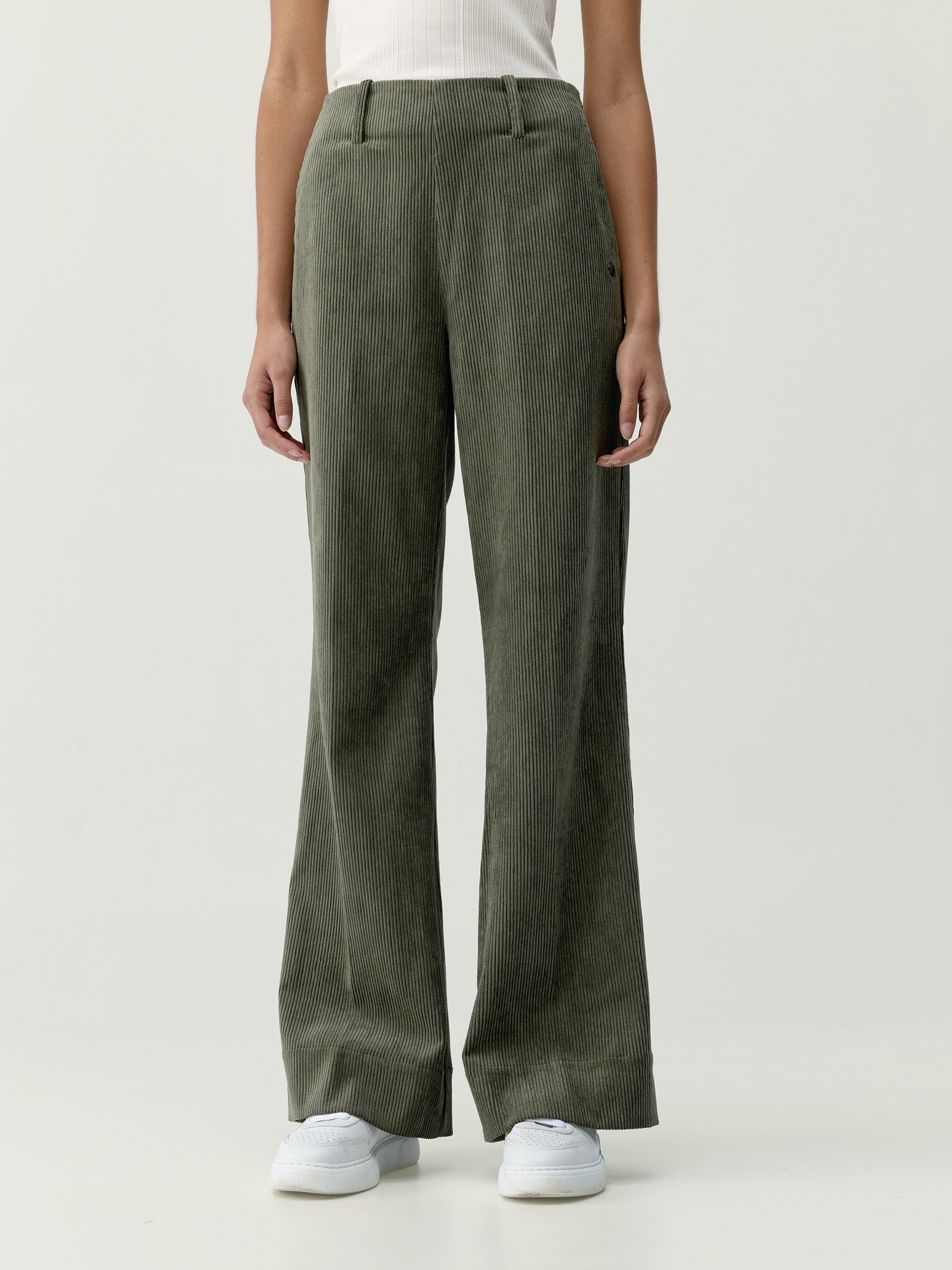 Women's zinnia wide leg sports pants with zippered pockets. BORN