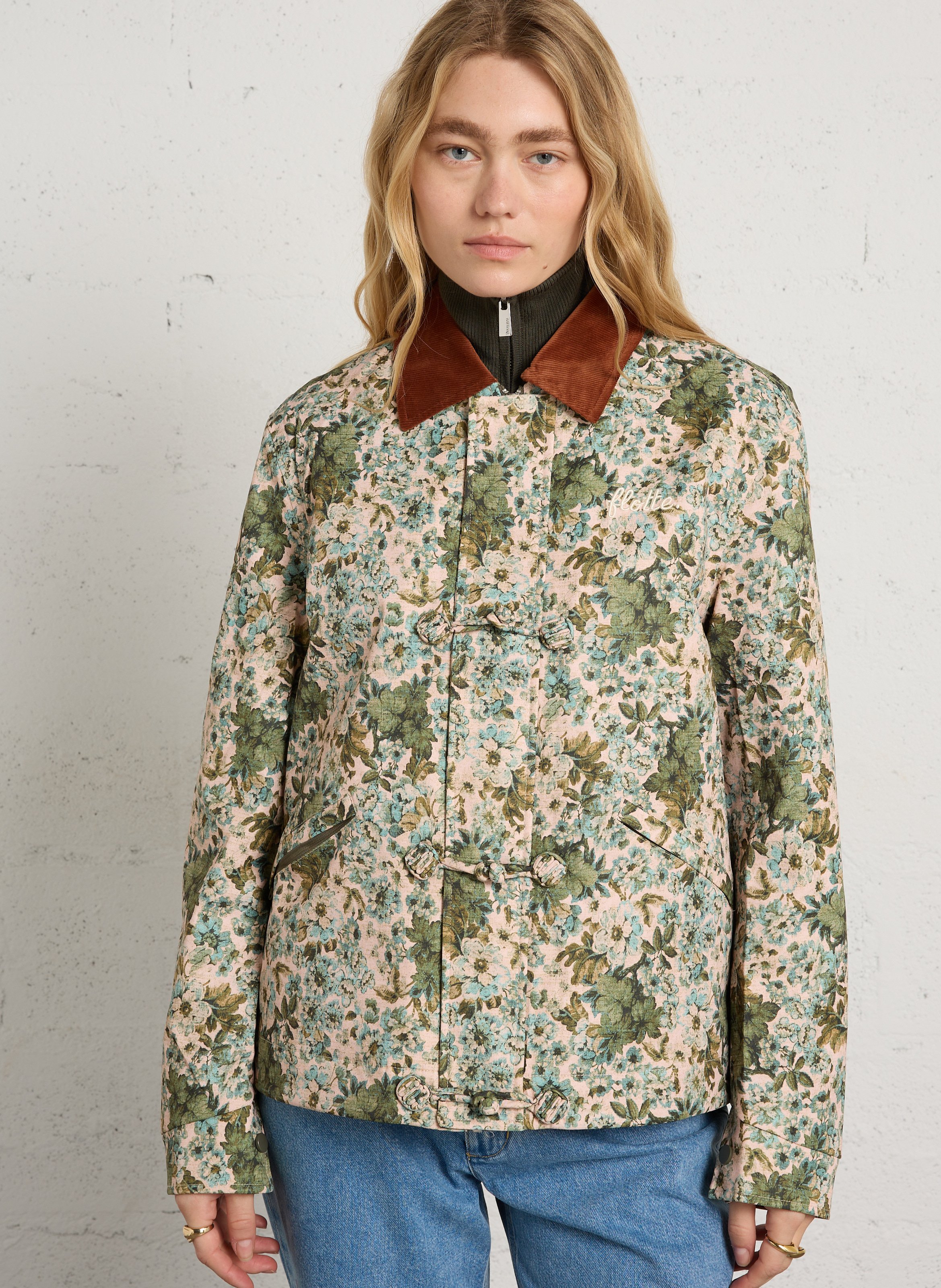 Gerade geschnittene einfarbige Jacke mit Cordkragen FLOTTE