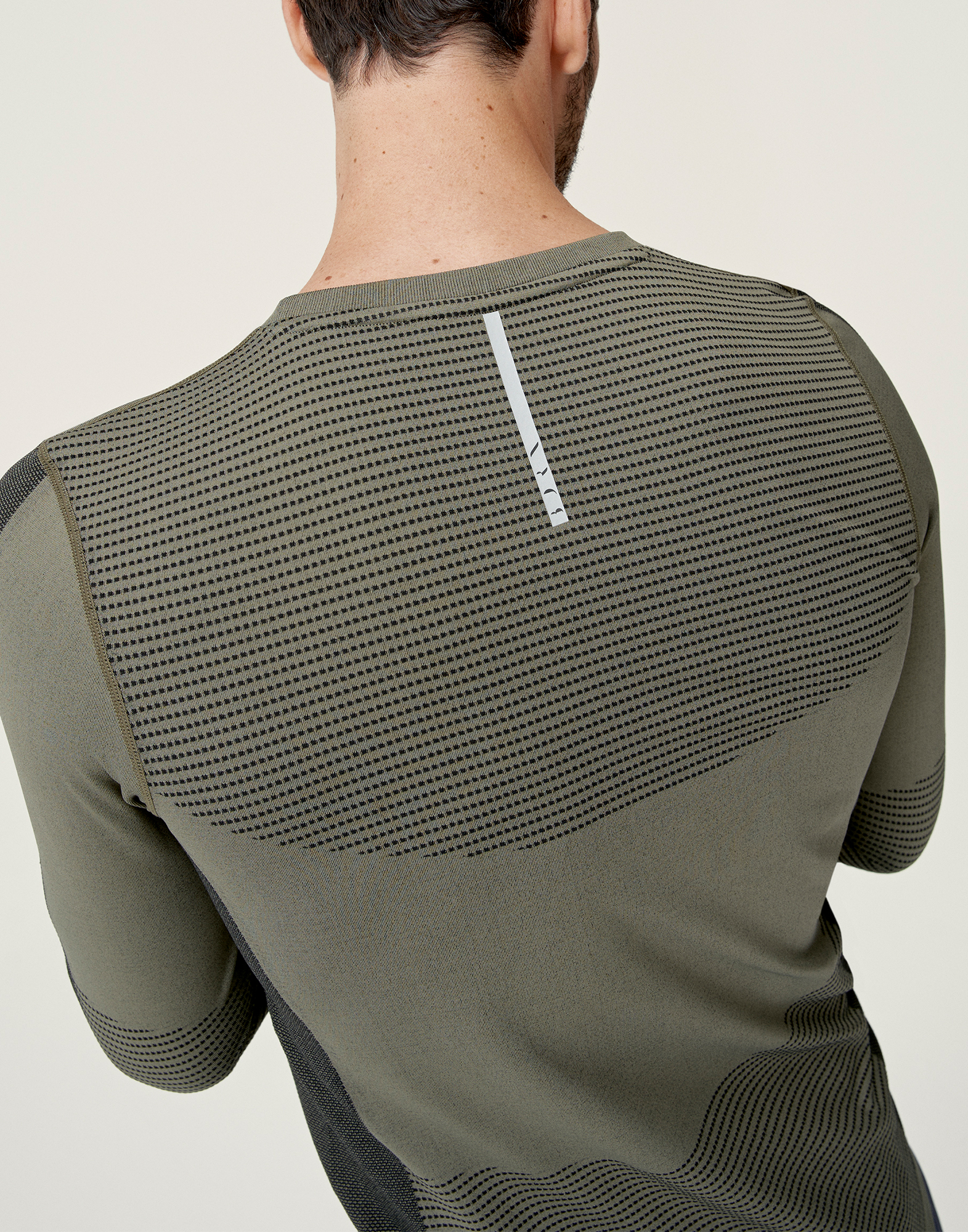 Seamless long-sleeve sports t-shirt BORN LIVING YOGA Green