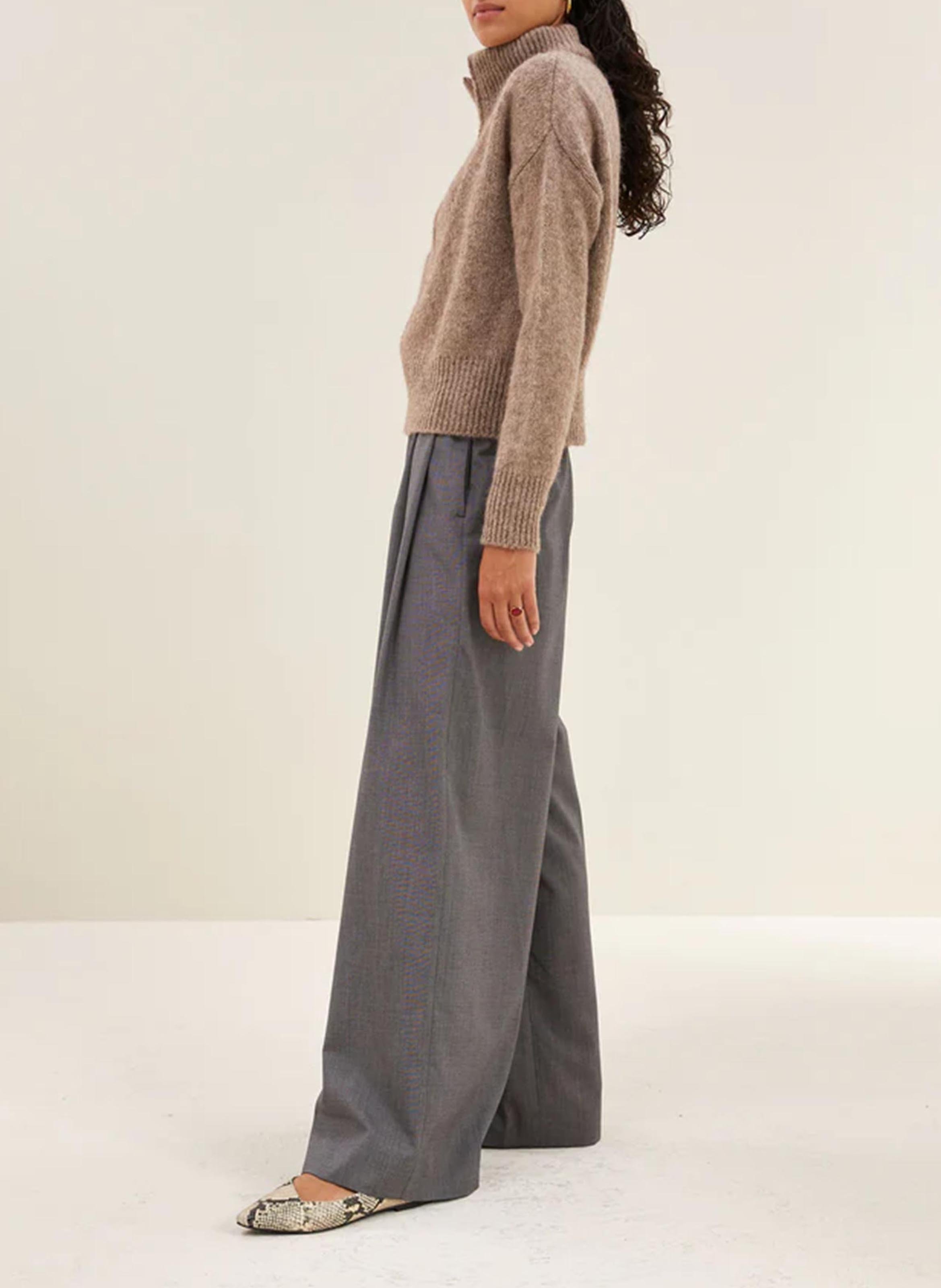 Rechte trui met opstaande kraag BY BAR Beige