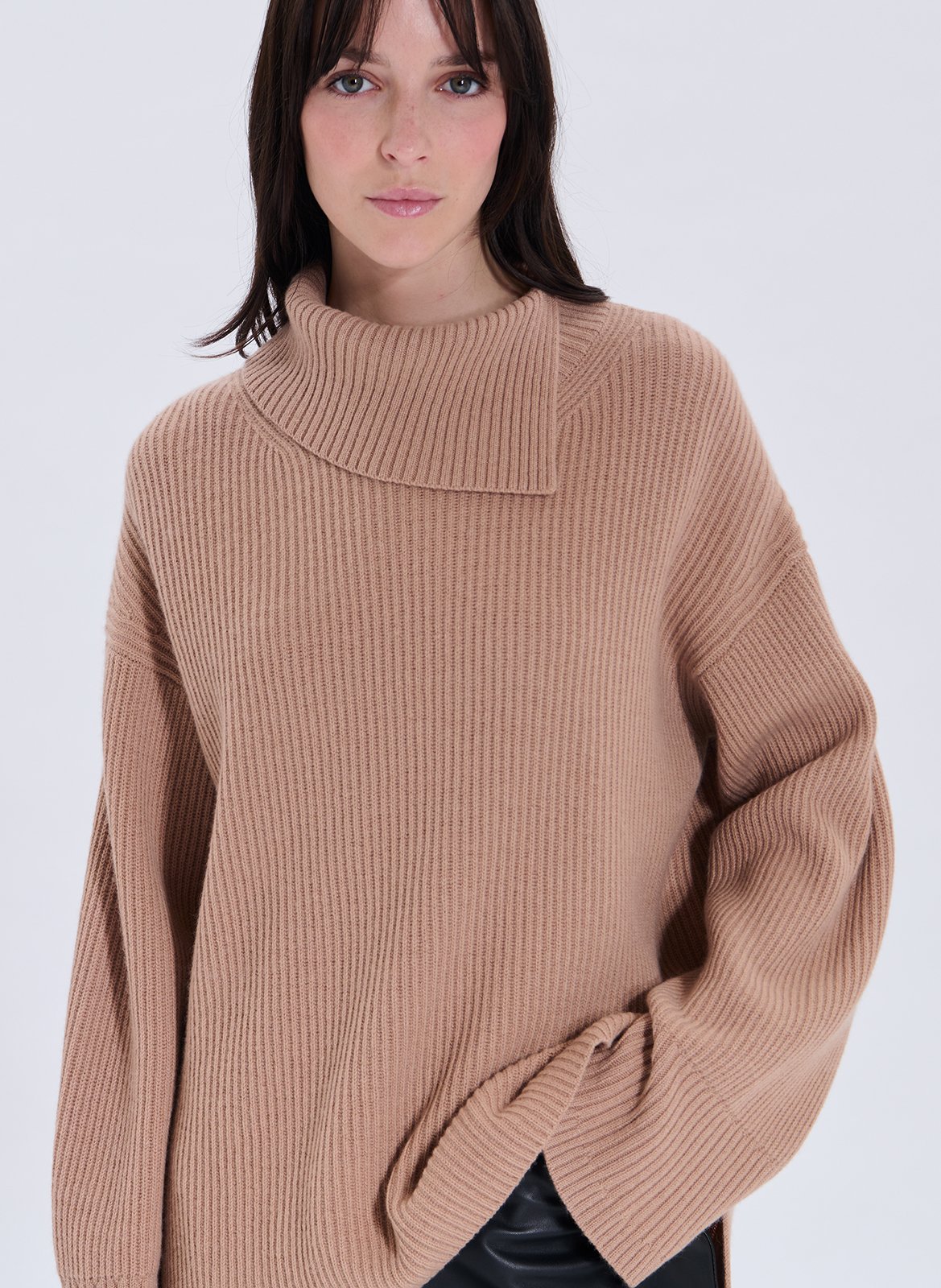 Pull oversize col roulé en laine ZAPA Marron
