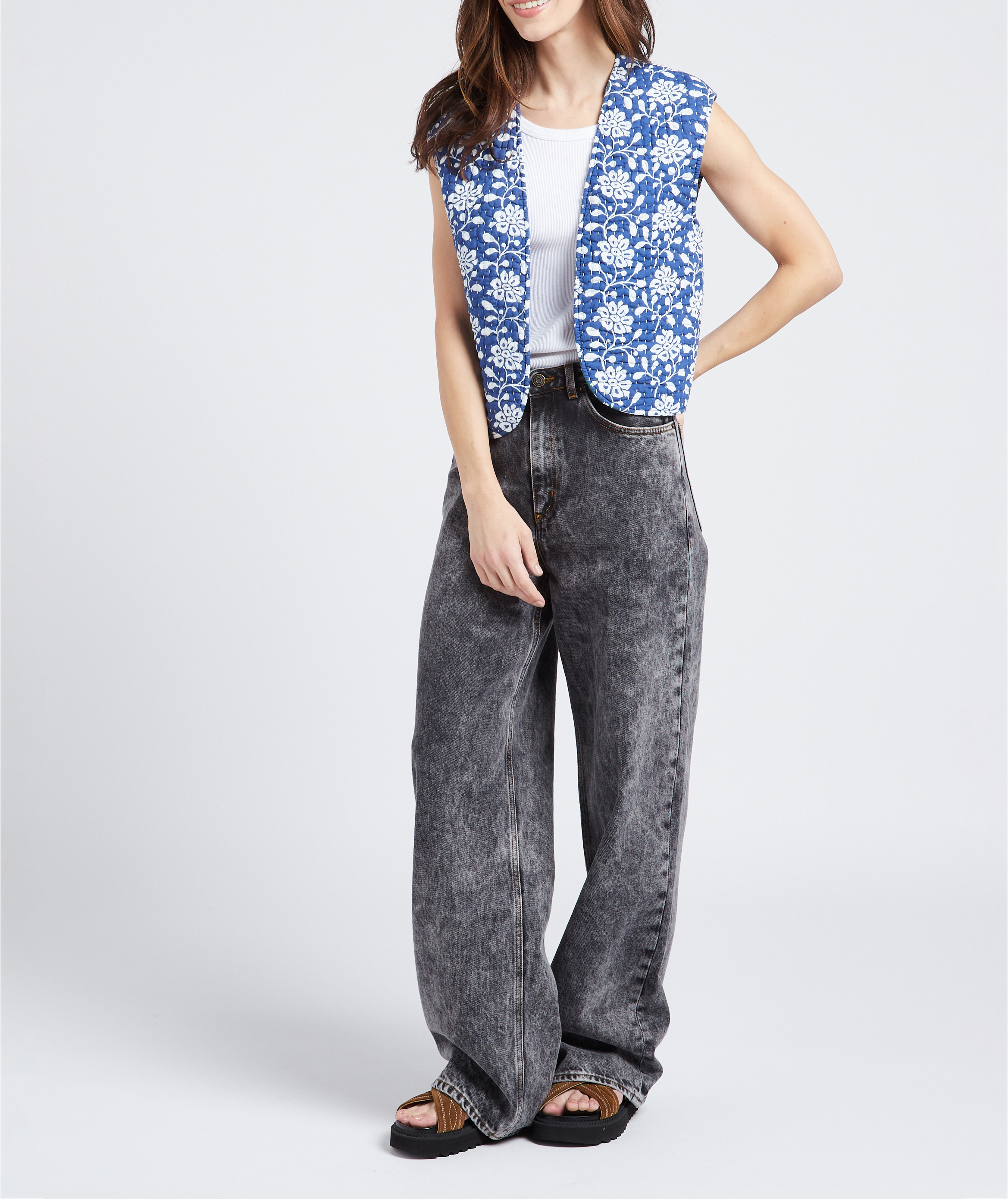 Mouwloos, gewatteerd, katoenen vestje met print SWILDENS Blauw