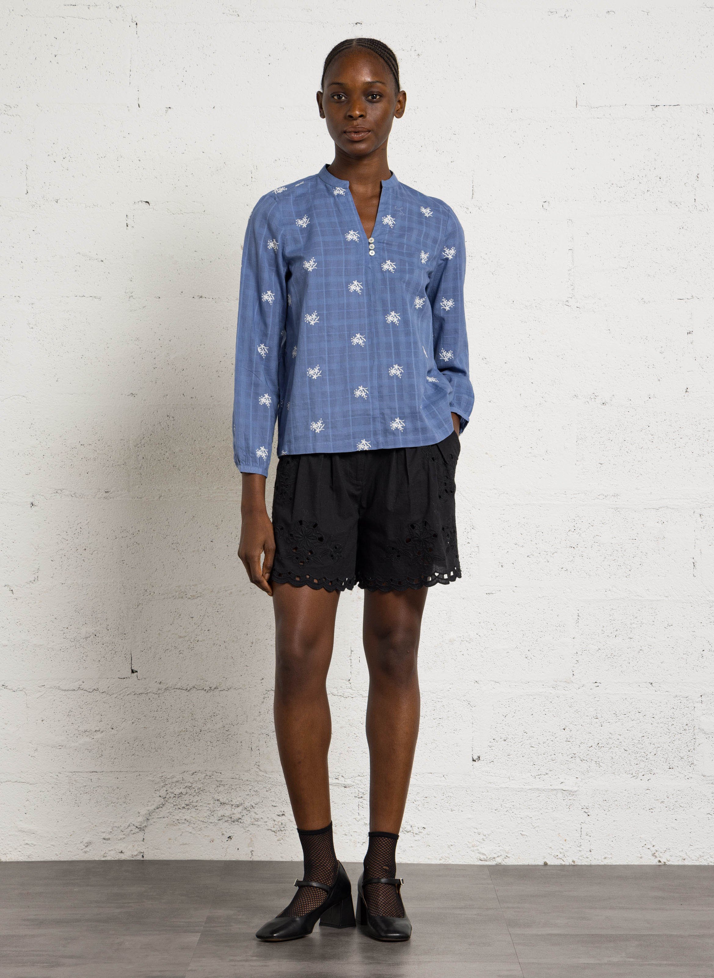 Blouse avec fleurs brodées en coton NICE THINGS Bleu
