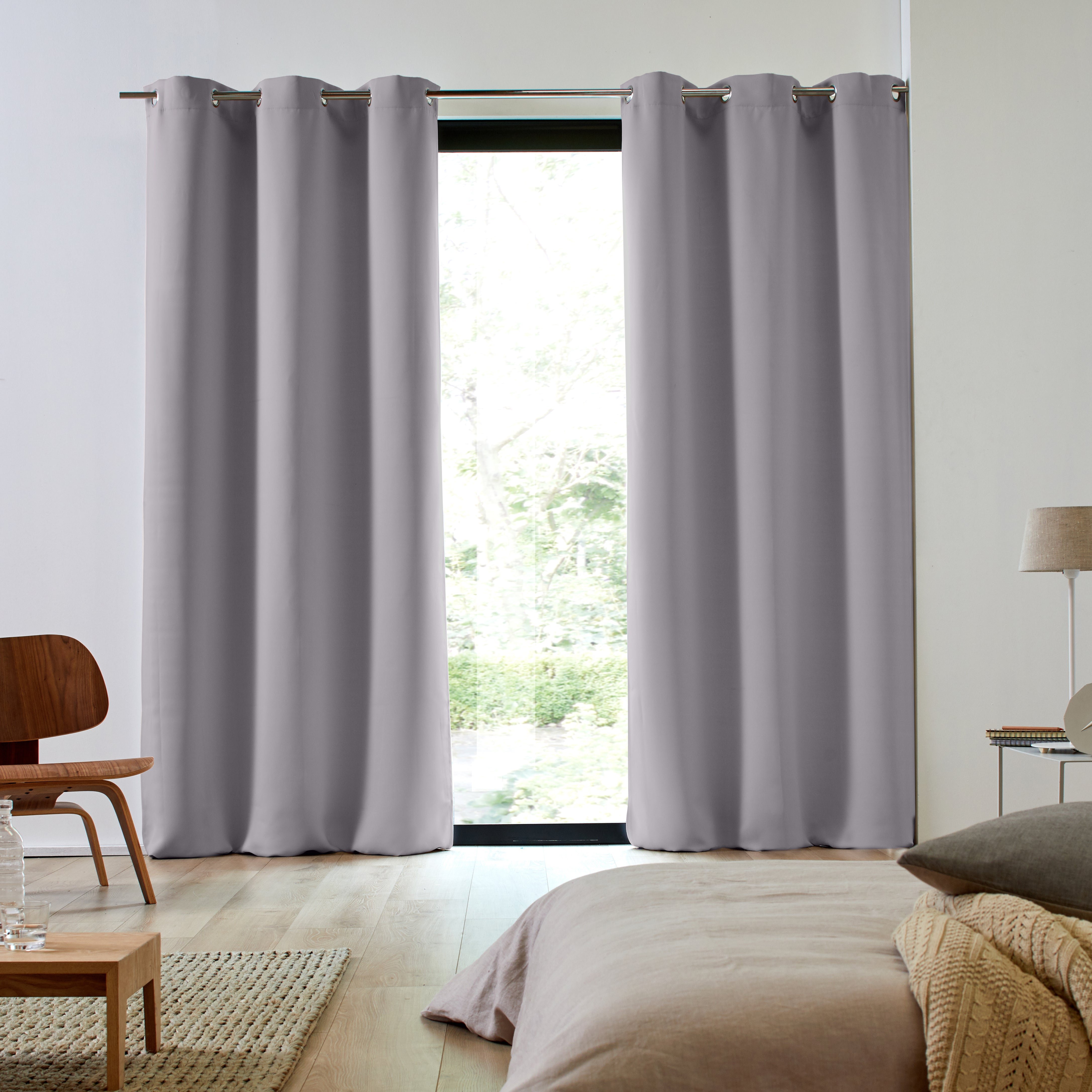 Pack of 2 blackout curtains with eyelets MADURA
