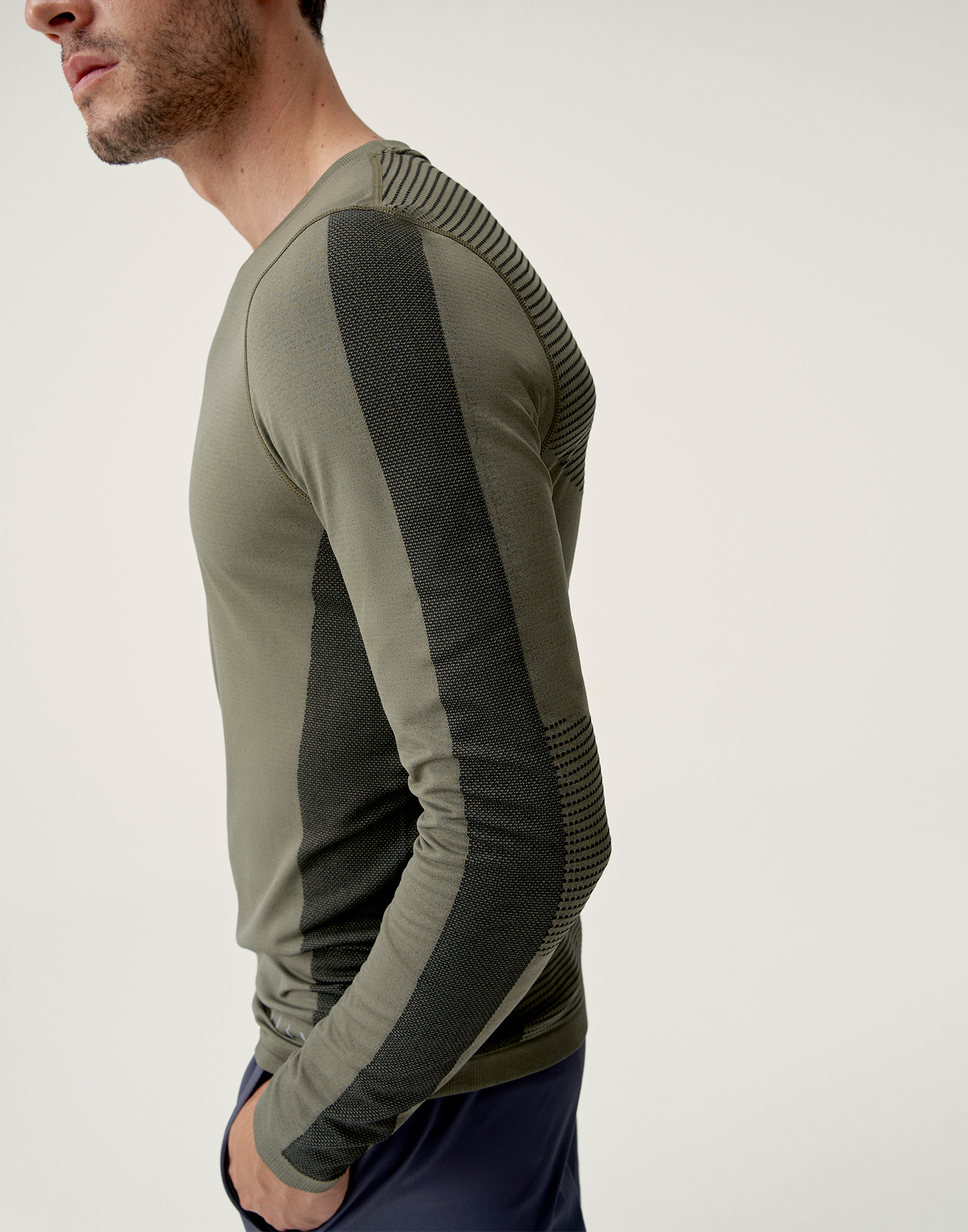 Seamless long-sleeve sports t-shirt BORN LIVING YOGA Green