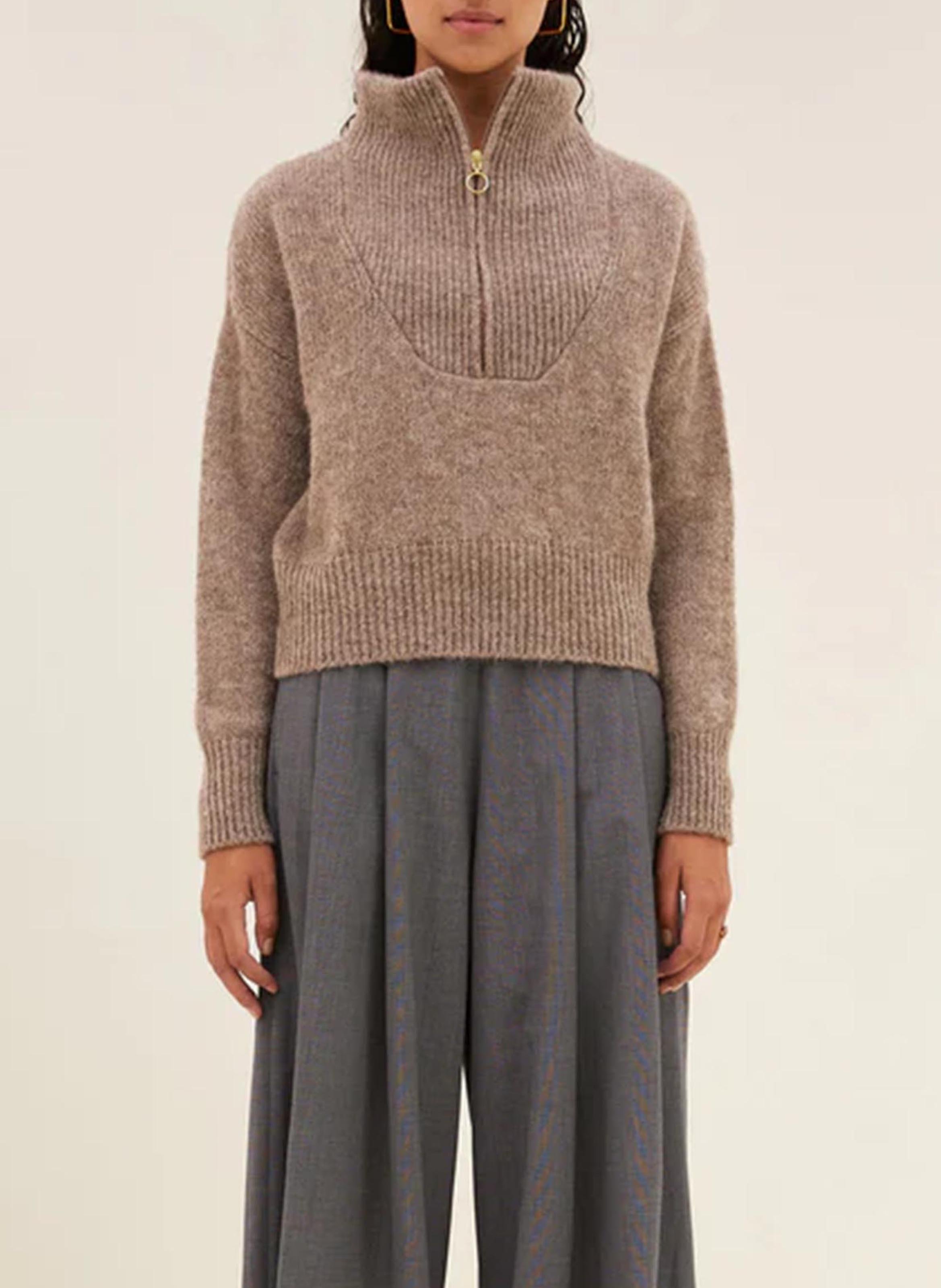 Rechte trui met opstaande kraag BY BAR Beige