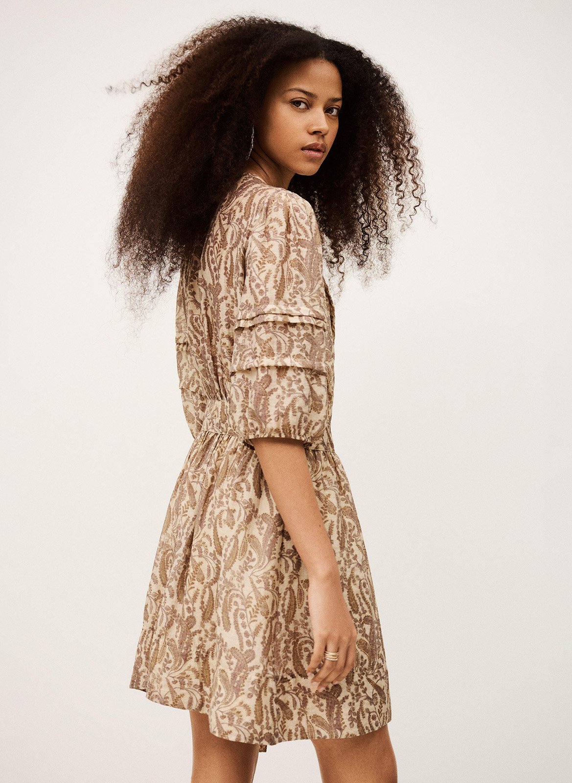 Korte, getailleerde jurk met V-hals en print BA&SH Beige