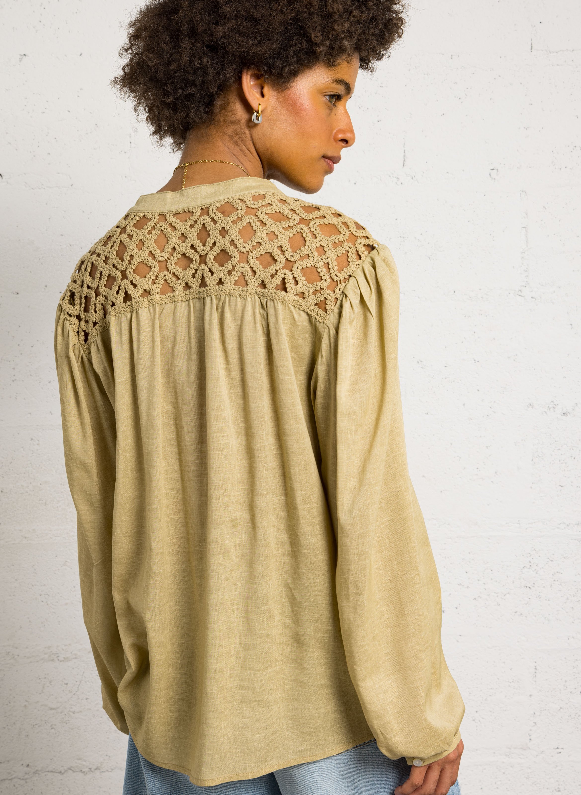 Oversized V-hals blouse van gemengd linnen THE KORNER Beige
