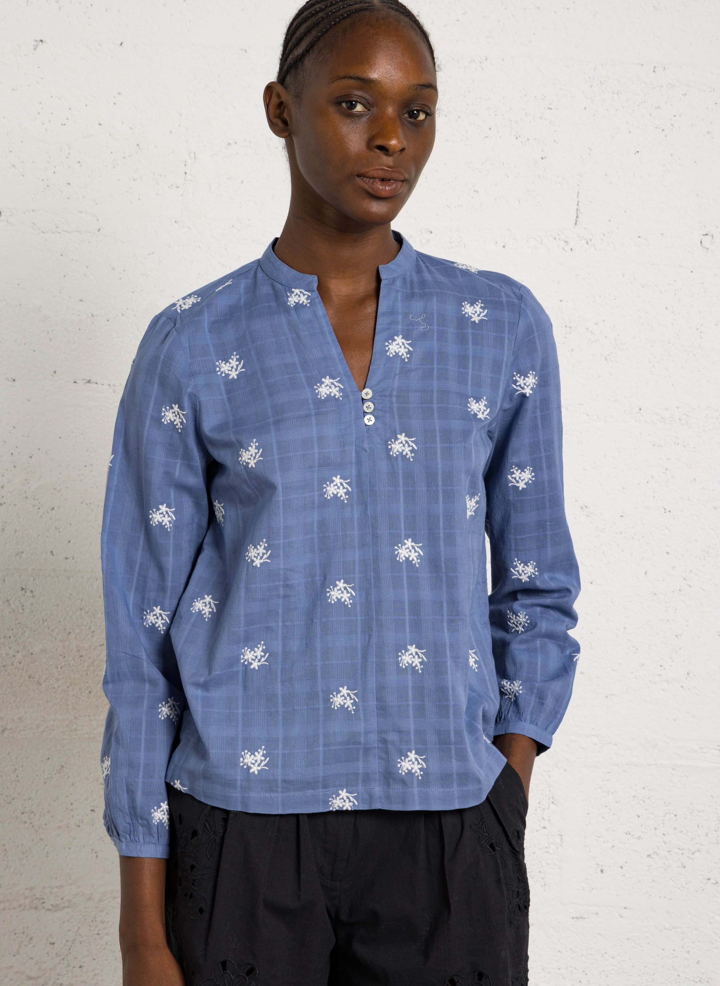 Blouse avec fleurs brodées en coton NICE THINGS Bleu