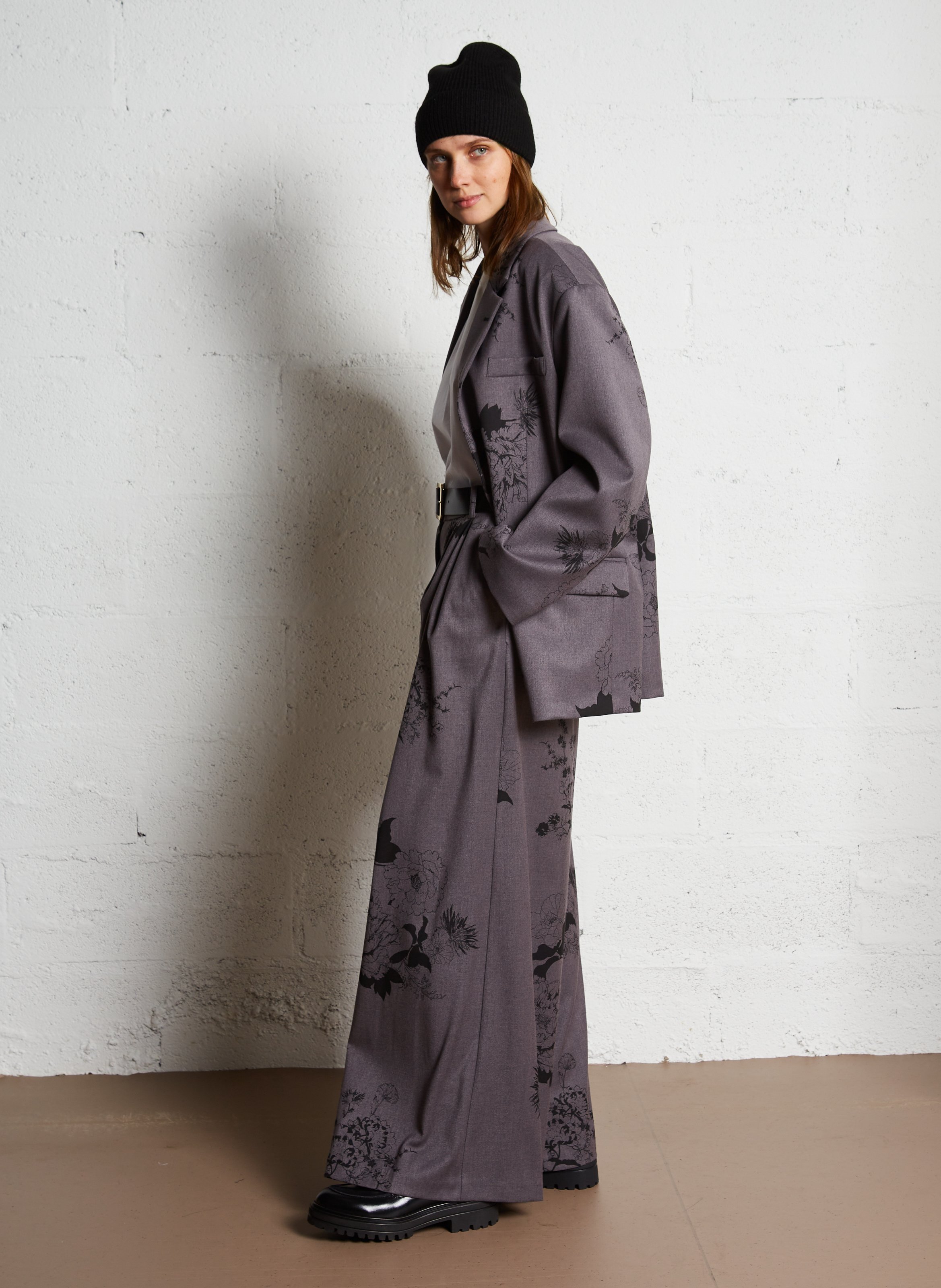 Wijde broek met print en ceintuur Grijs