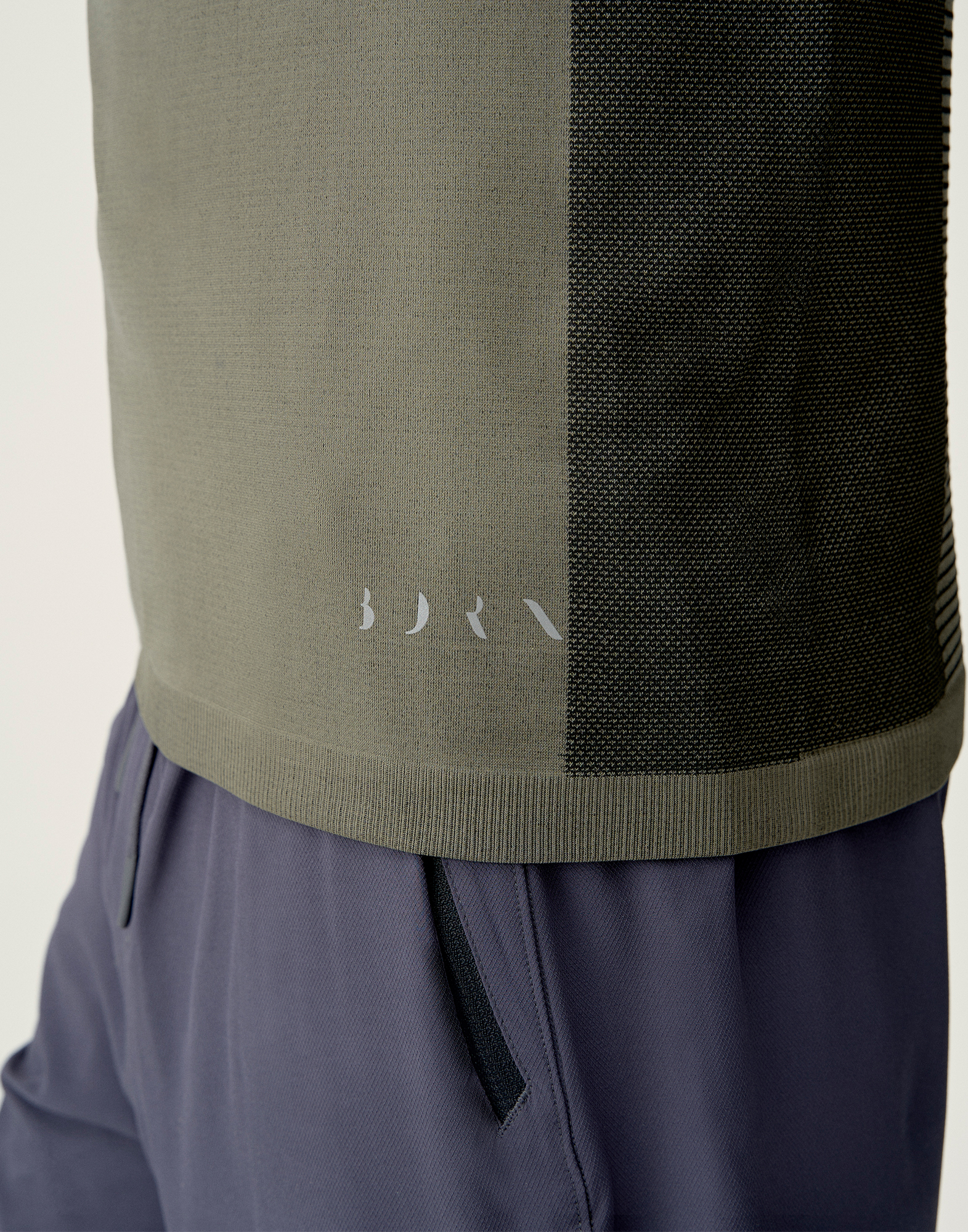 Seamless long-sleeve sports t-shirt BORN LIVING YOGA Green