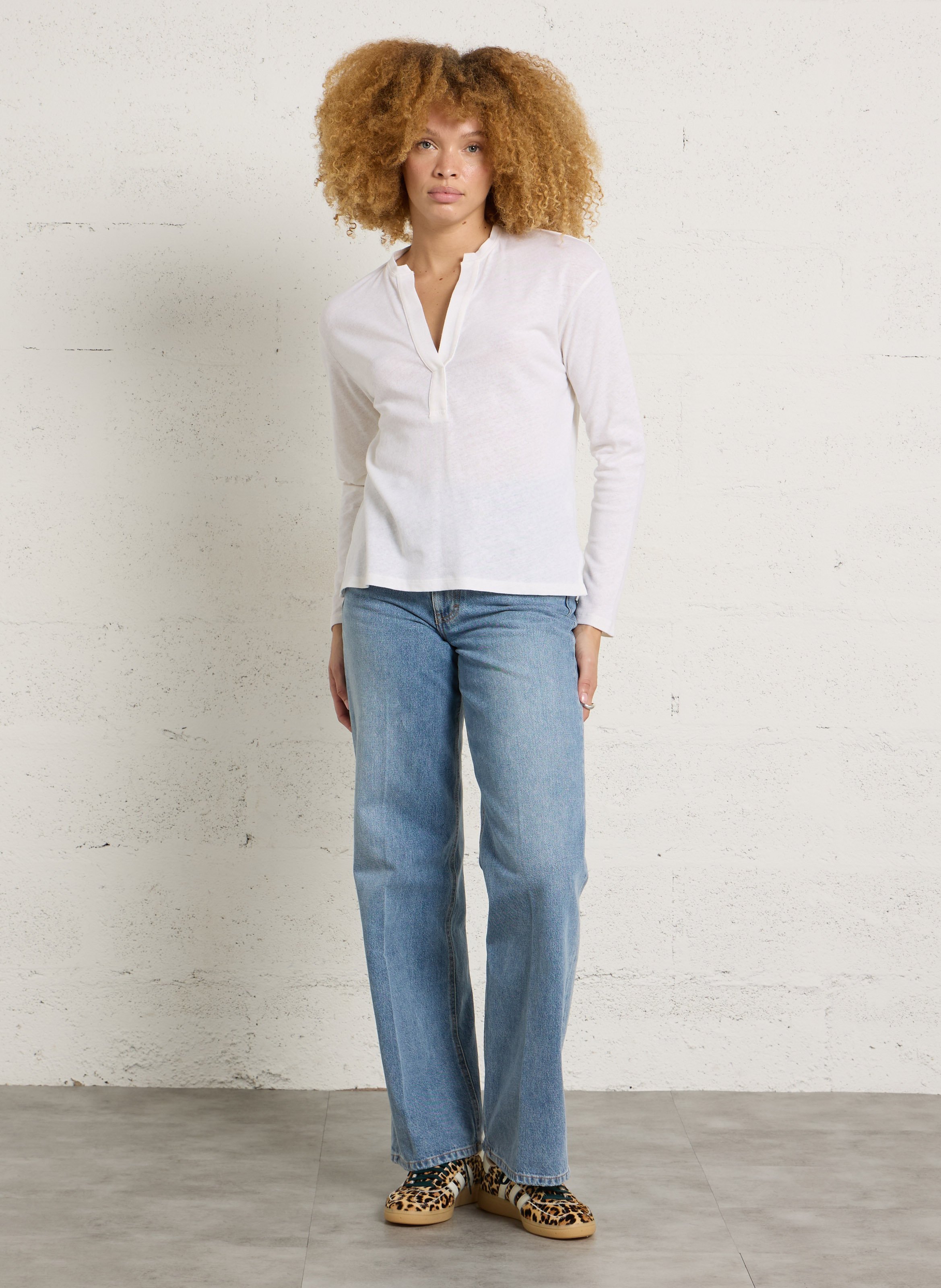 Tee-shirt col v en coton et en lin mélangés MAJESTIC FILATURES Beige