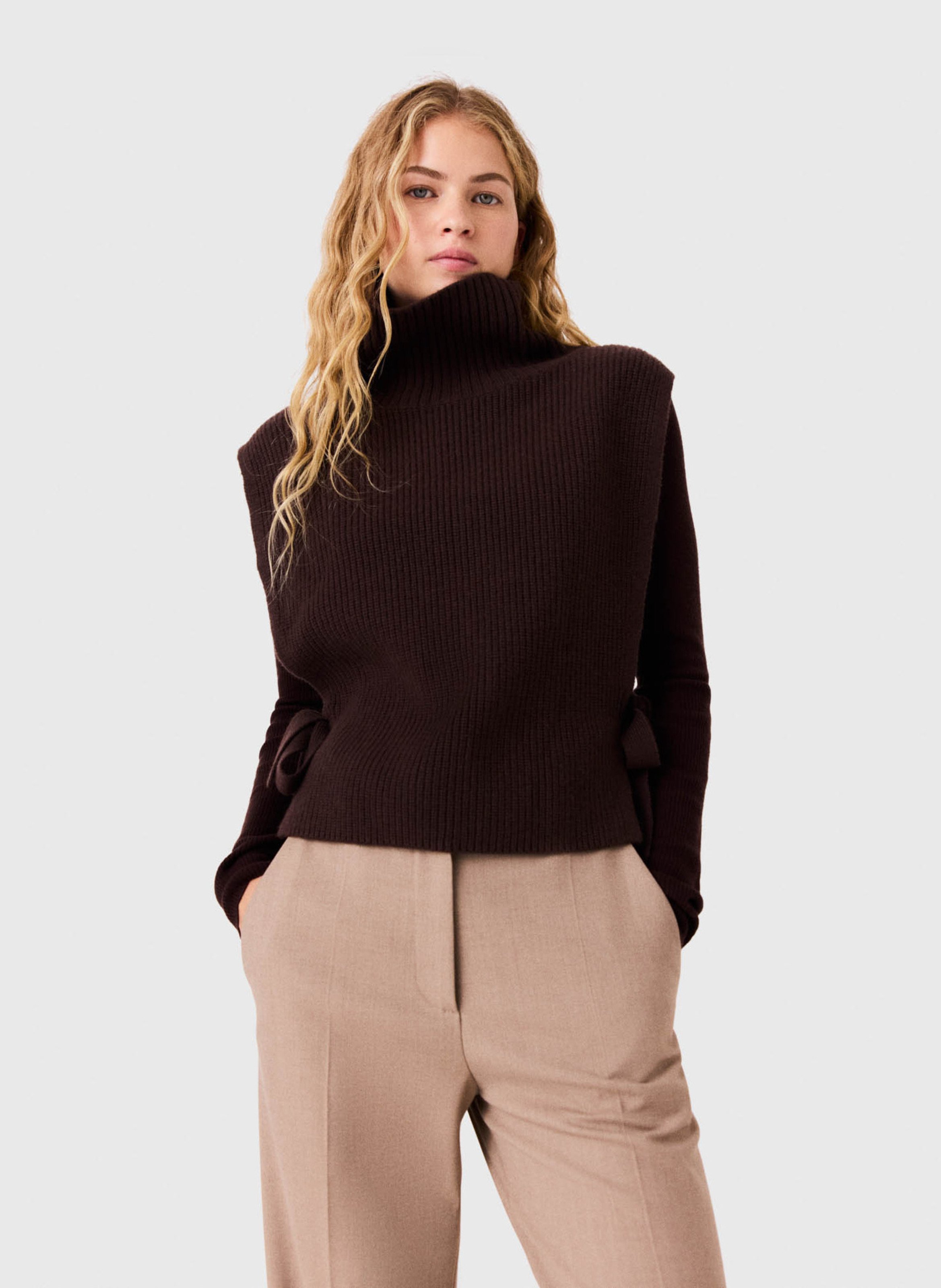 Pull col montant sans manches MAJE Marron