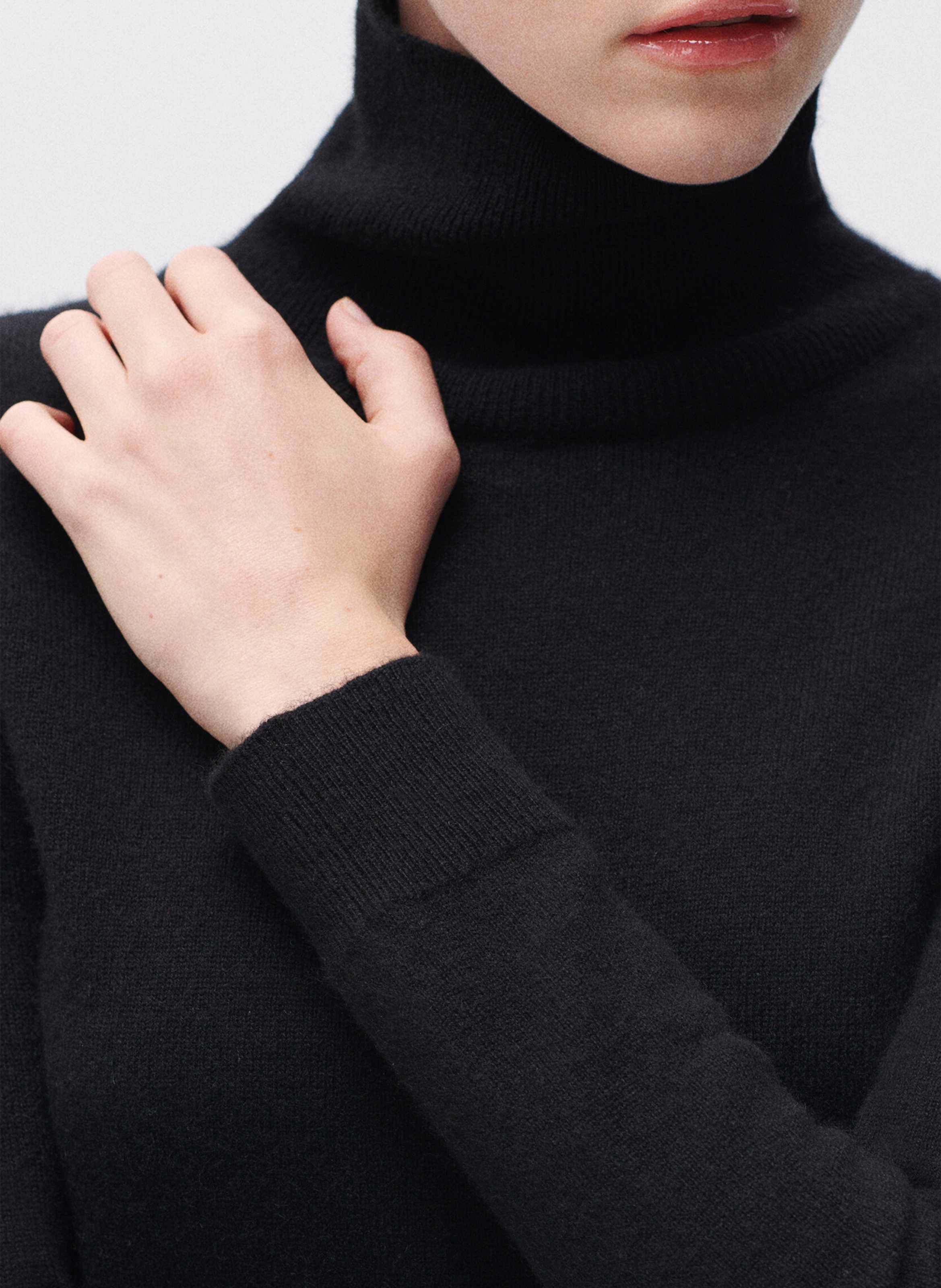 Cashmere straight-cut turtleneck sweater CAROLL Black