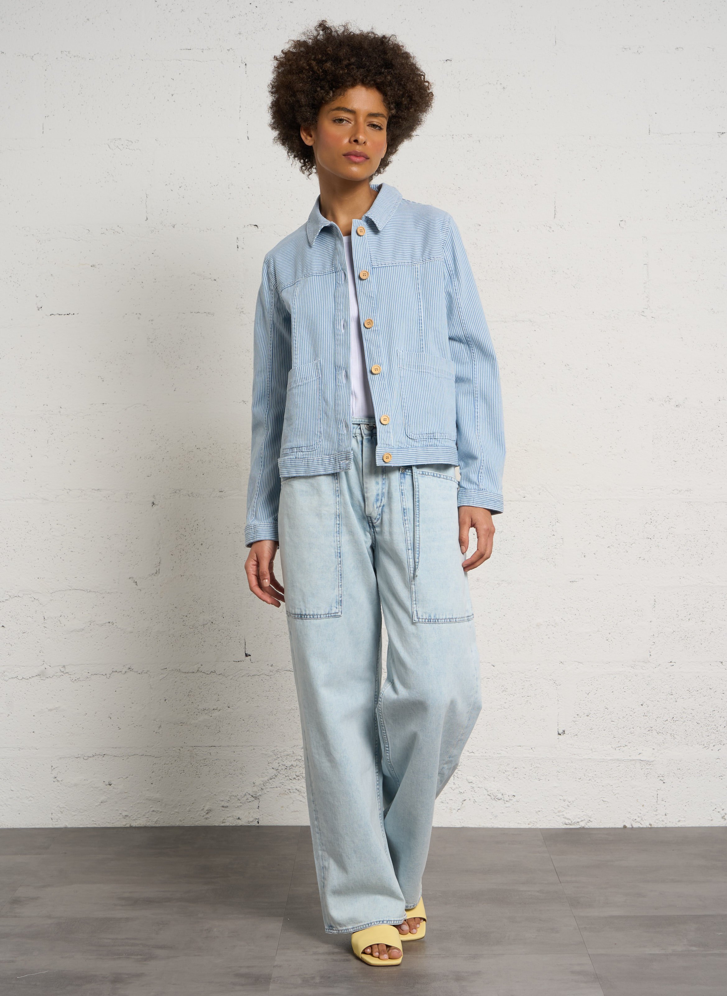 Sandalen aus Glanzleder mit Absatz - Look 7